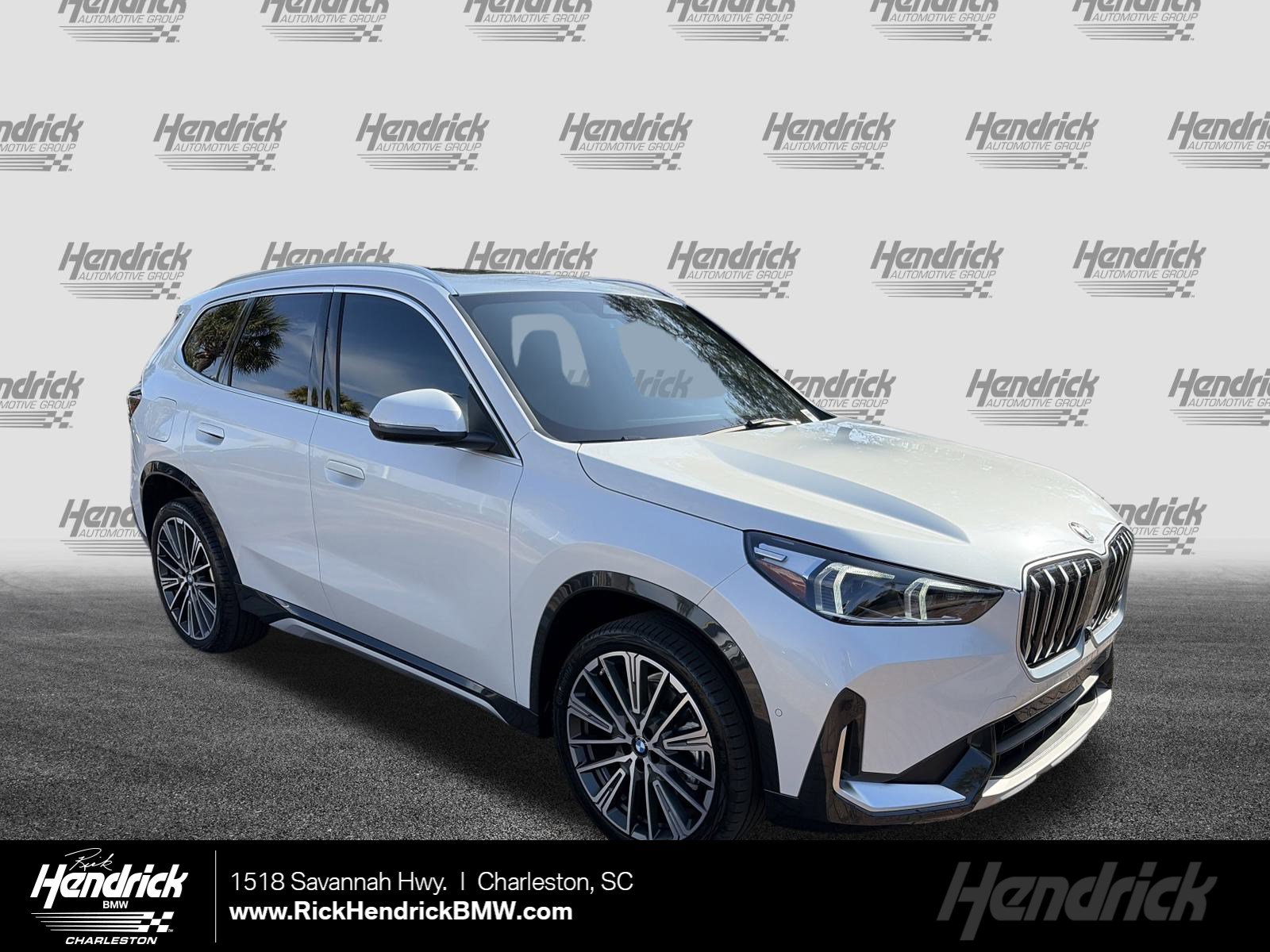 2026 BMW X1 28i's photo