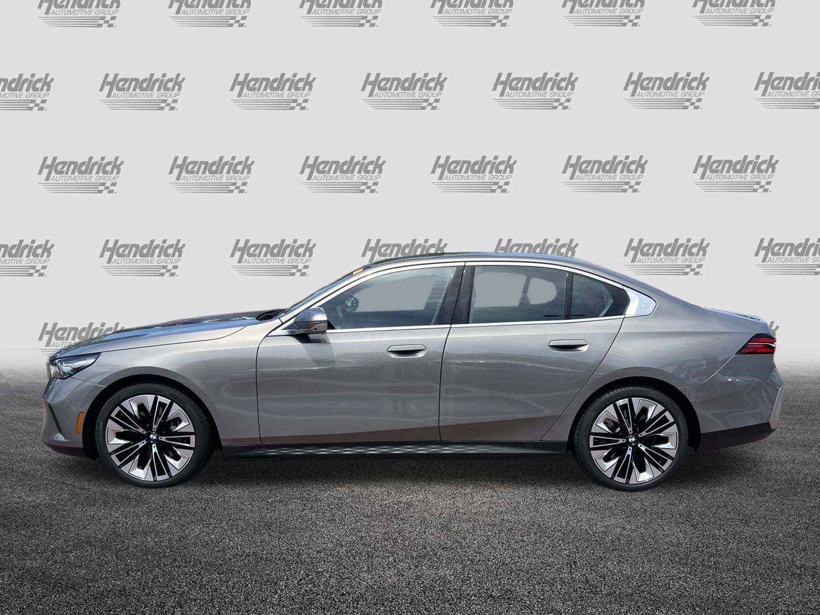 2025 BMW 5 Series 540i xDrive photo 6