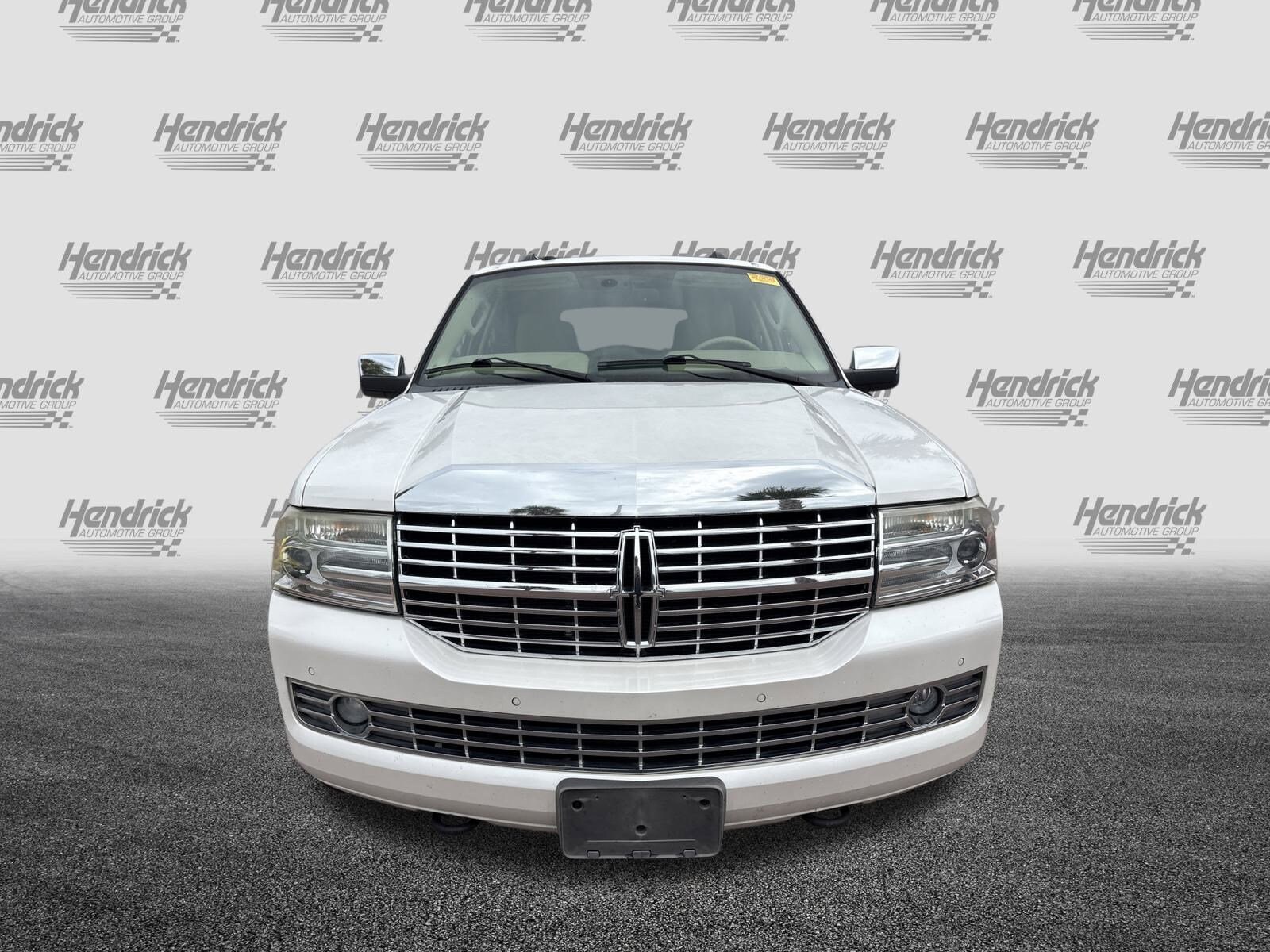 2009 Lincoln Navigator photo 2