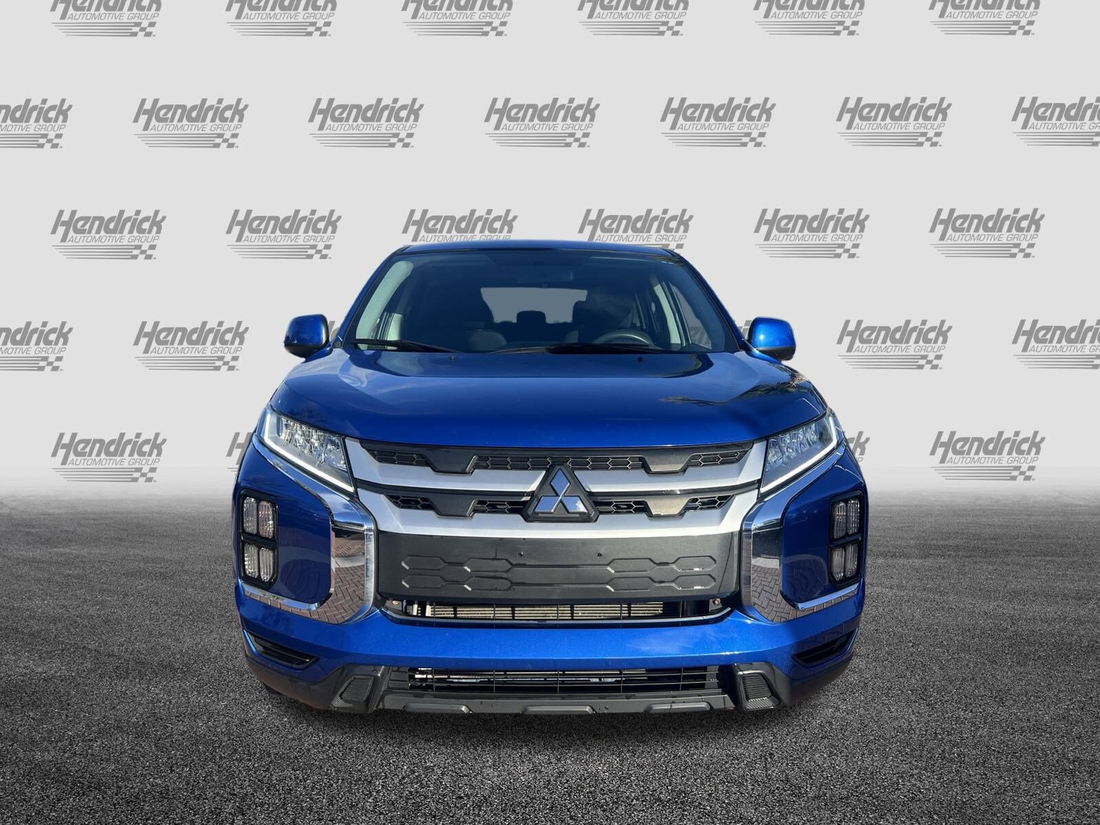 2020 Mitsubishi Outlander ES photo 2