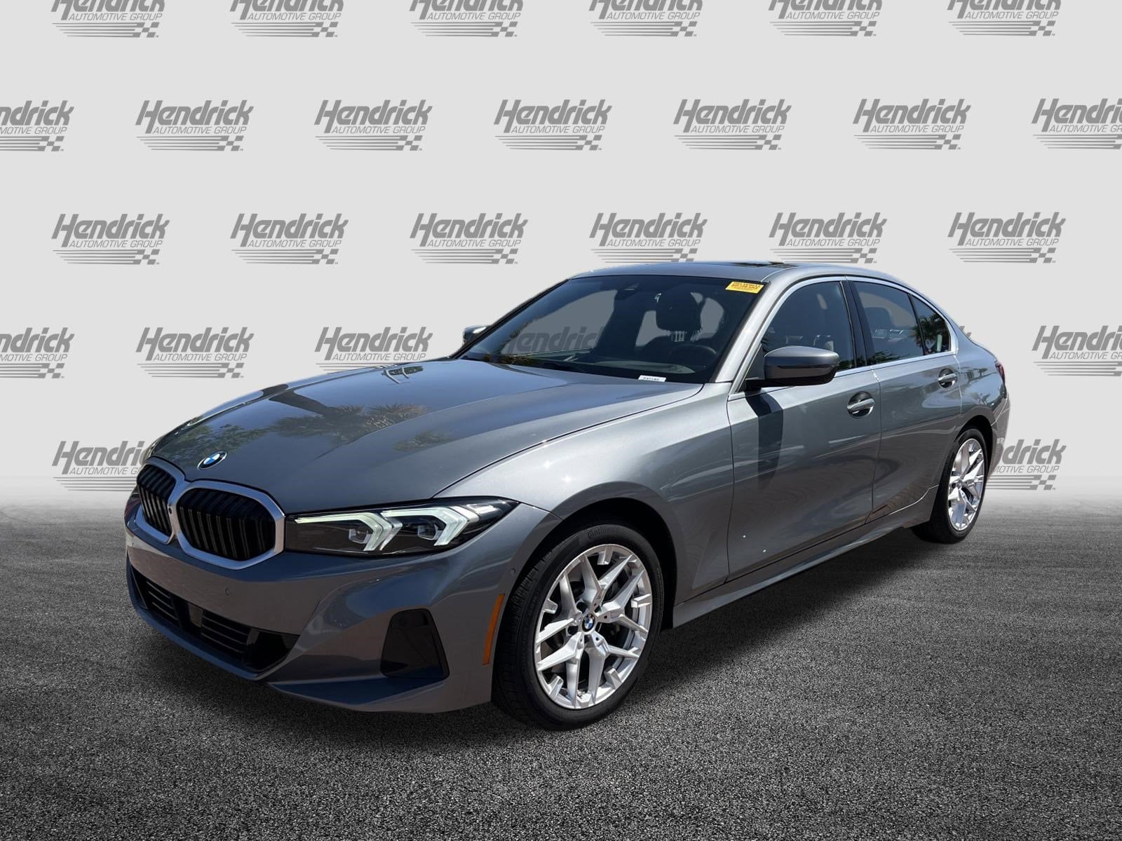 2025 BMW 3 Series 330i photo 4
