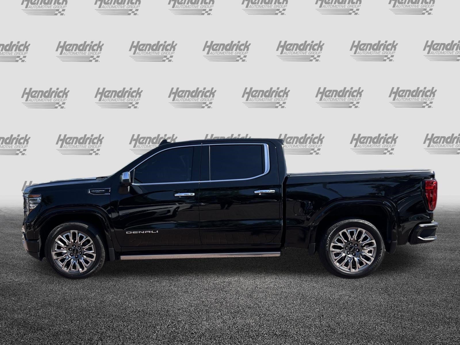 2023 GMC Sierra 1500 Denali Ultimate 4WD Crew Cab photo 5