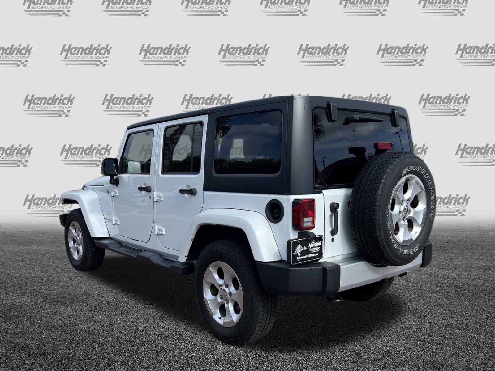 2015 Jeep Wrangler Unlimited Sahara photo 3