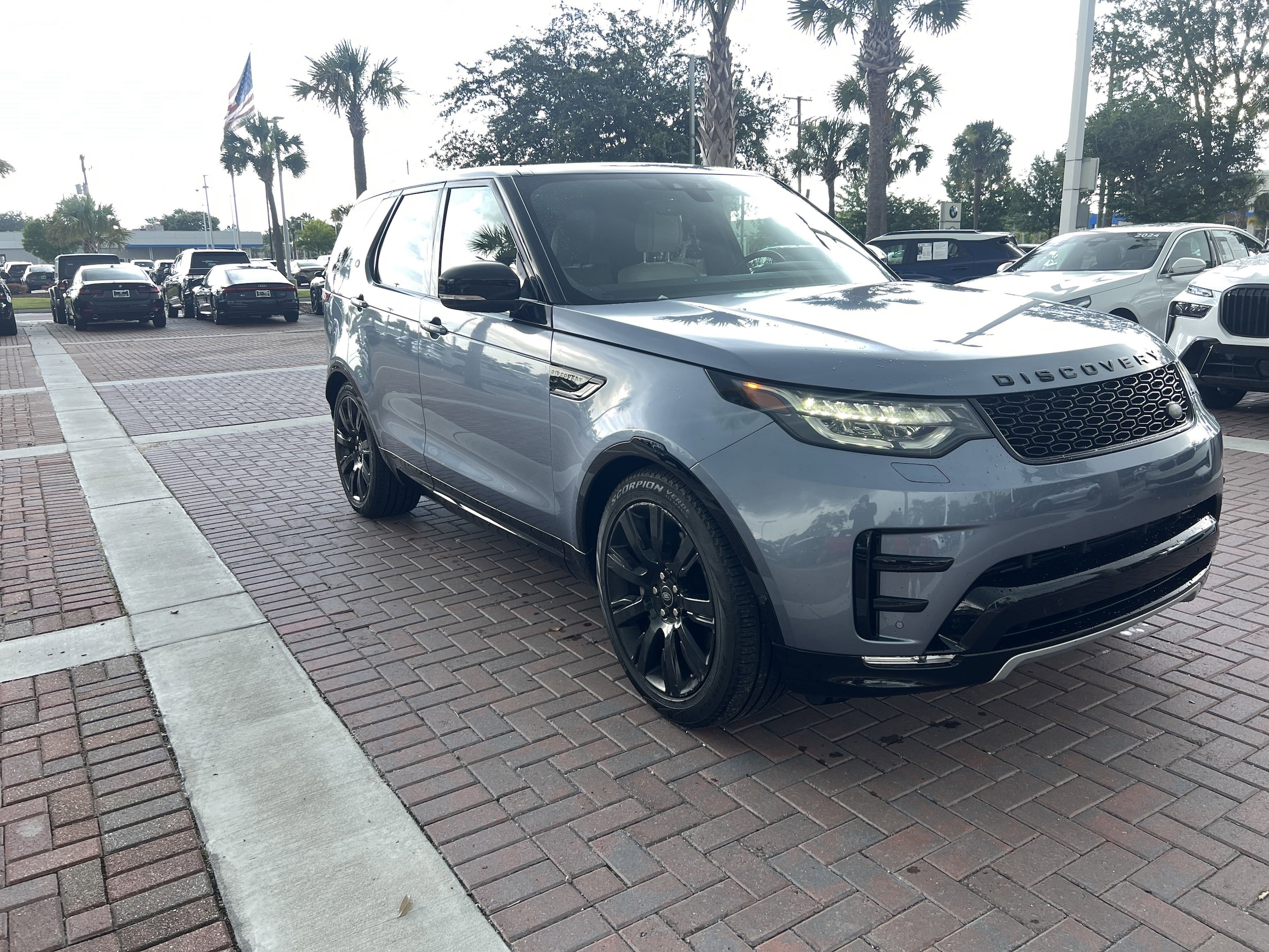 Used 2019 Land Rover Discovery HSE with VIN SALRR2RV1KA086612 for sale in Charleston, SC