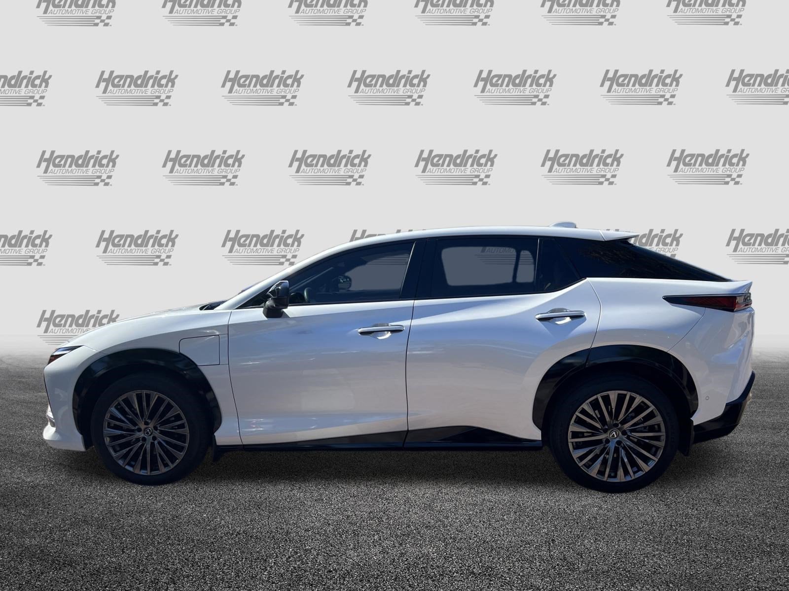 2024 LEXUS RZ 450e Luxury AWD photo 5