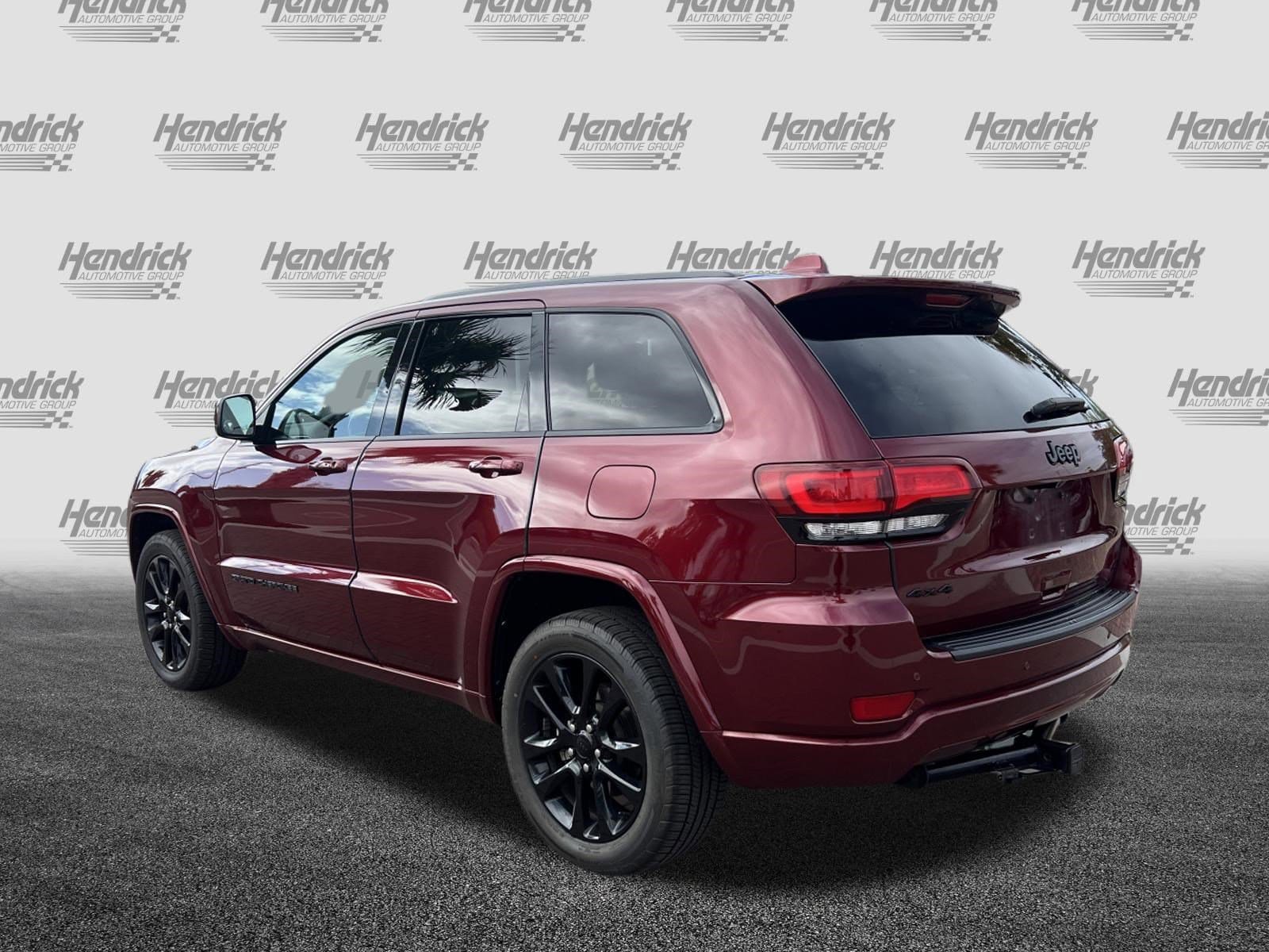 2021 Jeep Grand Cherokee Laredo X photo 3