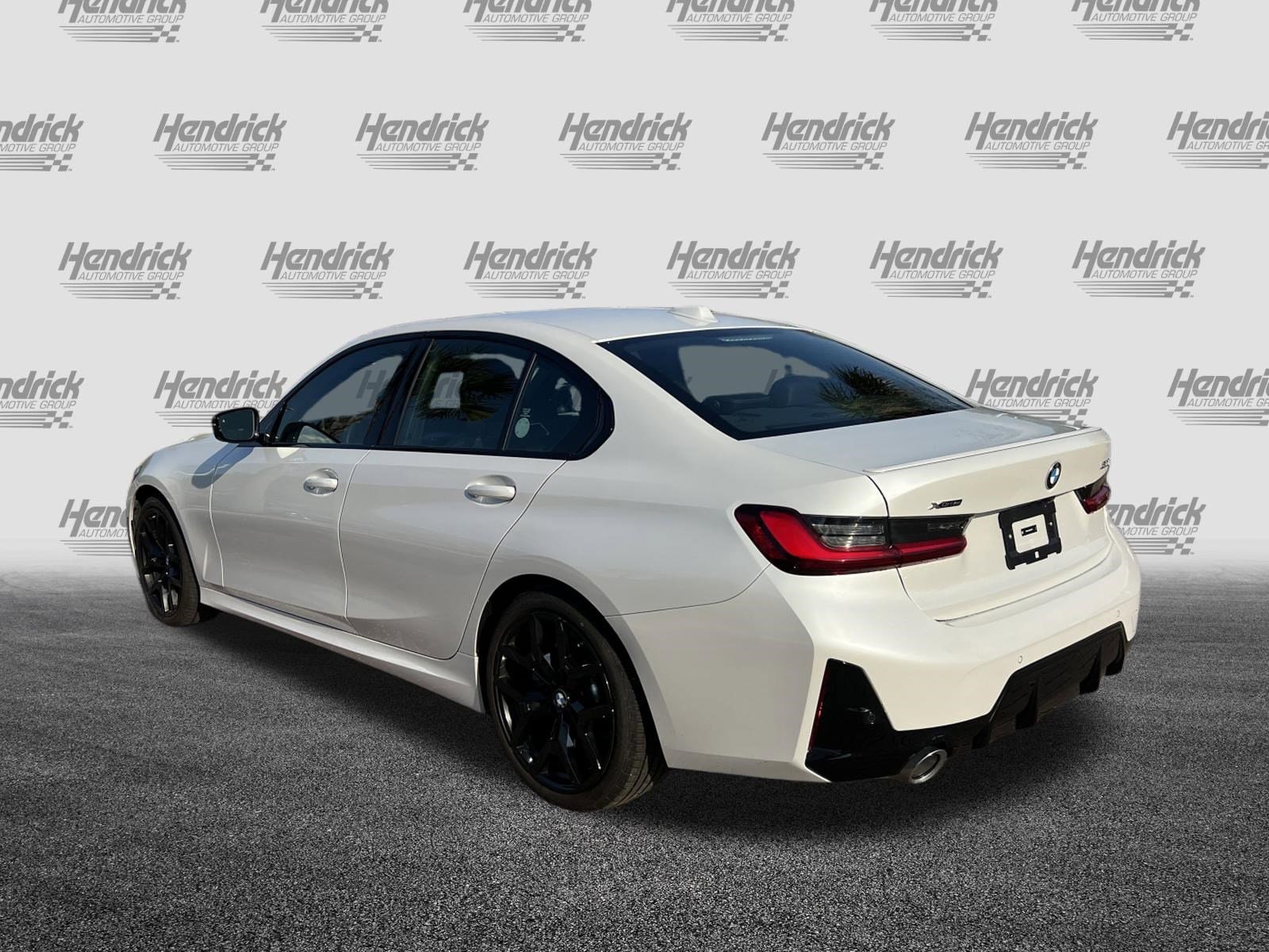 2025 BMW 3 Series 330i xDrive photo 3