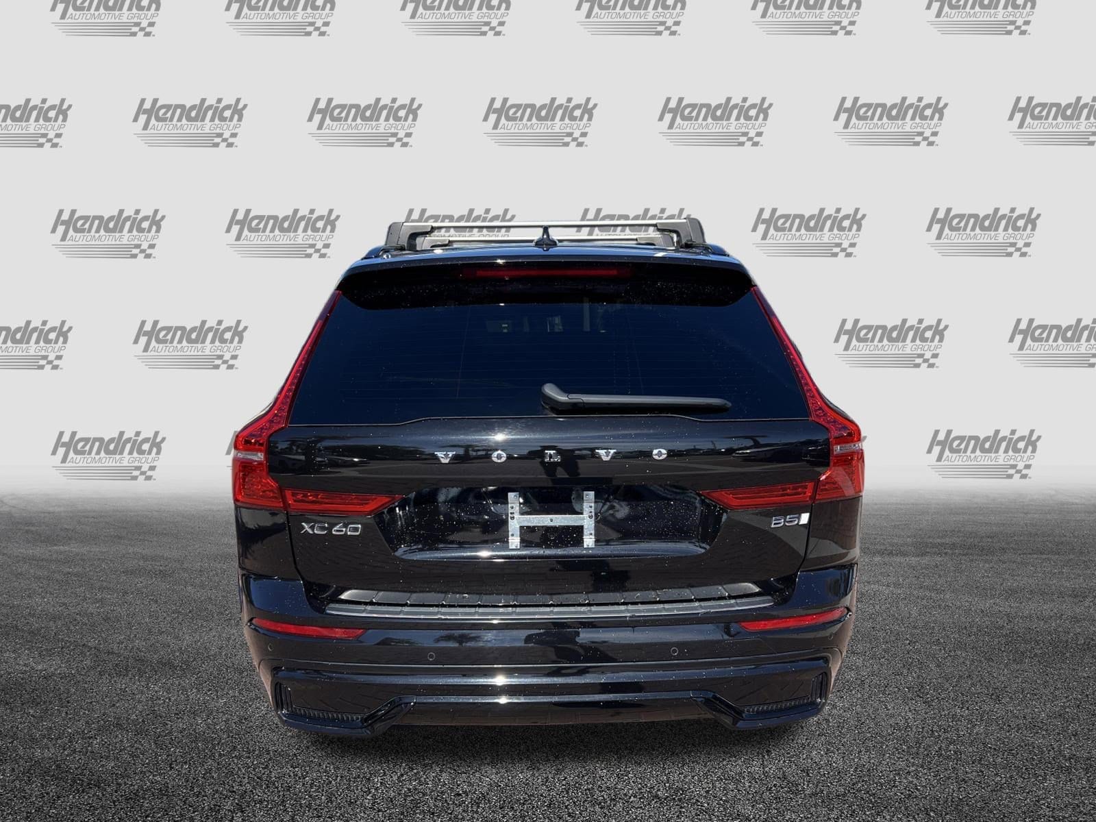 2023 Volvo XC60 Ultimate Dark Theme photo 3