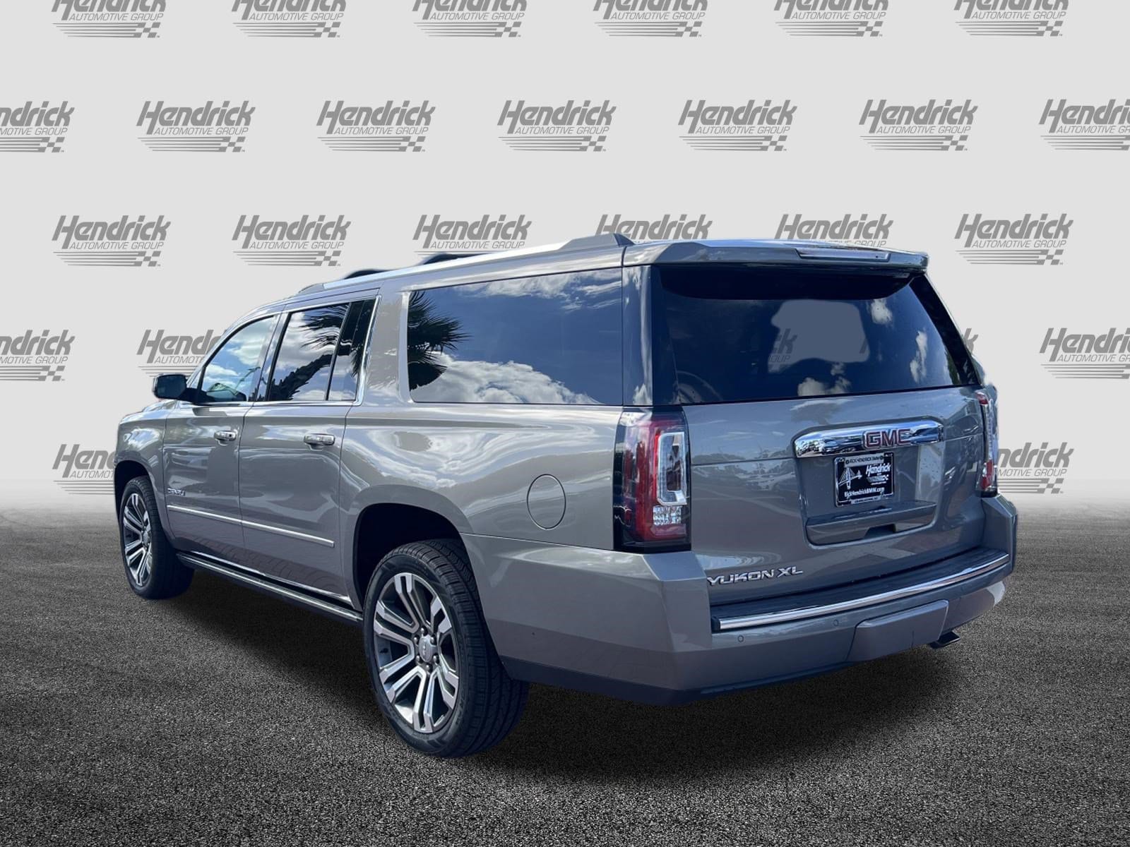 2019 GMC Yukon XL Denali photo 3