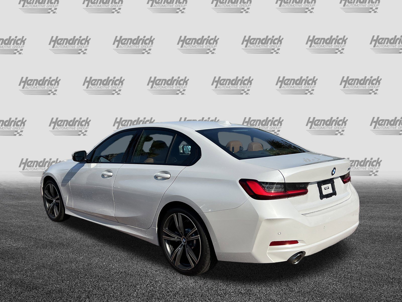 2023 BMW 3 Series 330i photo 3