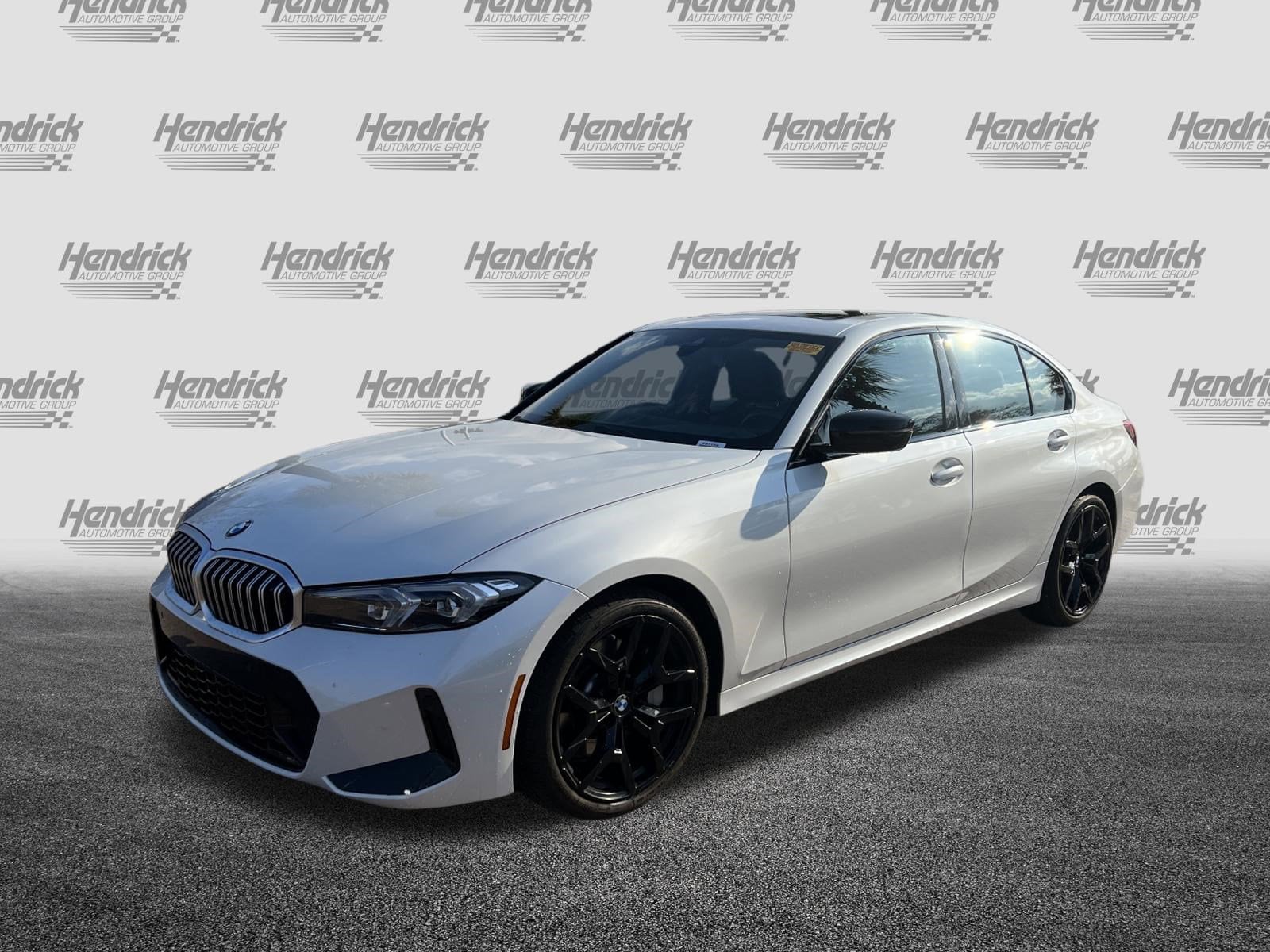 2025 BMW 3 Series 330i xDrive photo 4