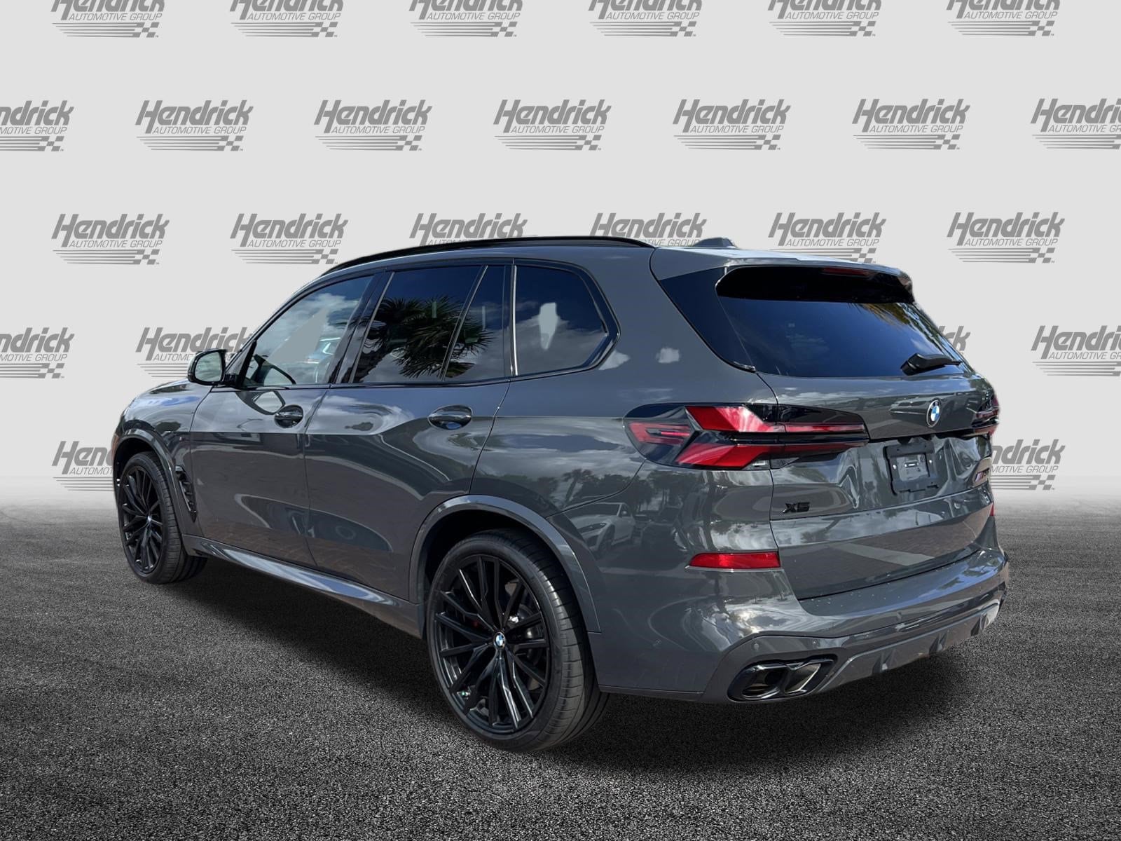 2025 BMW X5 M60i photo 3