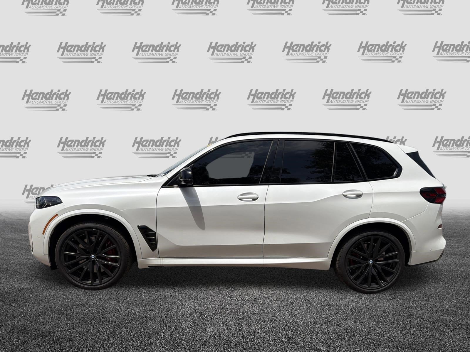 2025 BMW X5 M60i photo 6