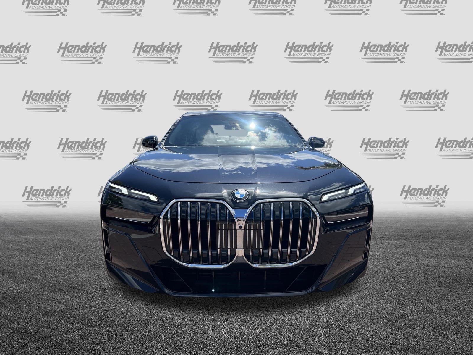 2025 BMW 7 Series 740i photo 2