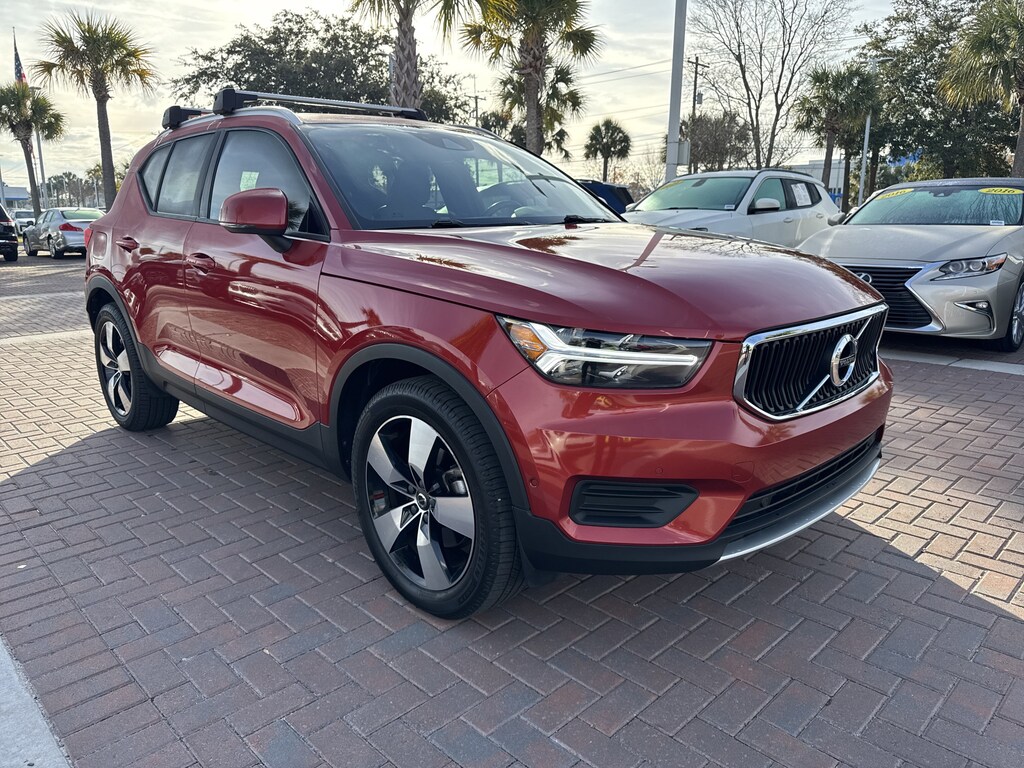 Used 2019 Volvo XC40 Momentum SUV