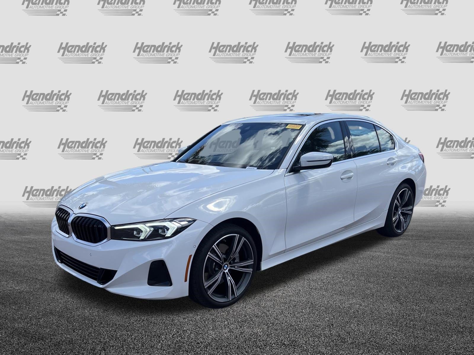 2024 BMW 3 Series 330i photo 4