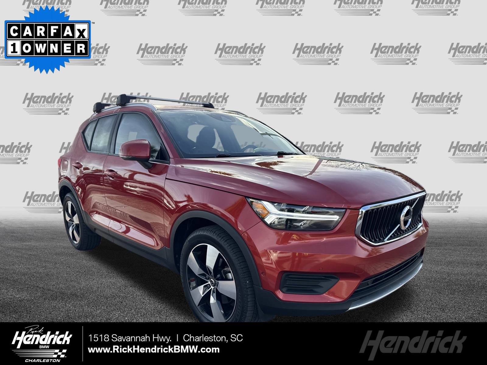 2019 Volvo XC40 Momentum's photo