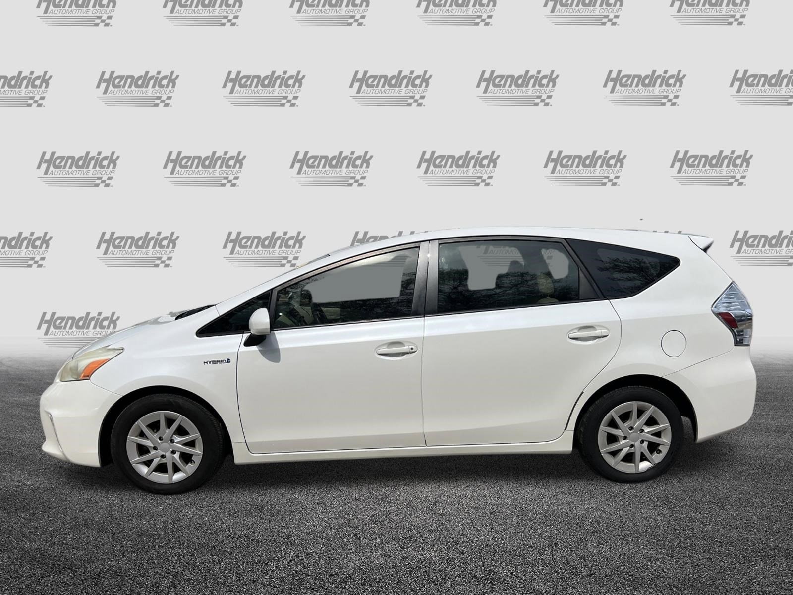 2012 Toyota Prius v Three photo 6
