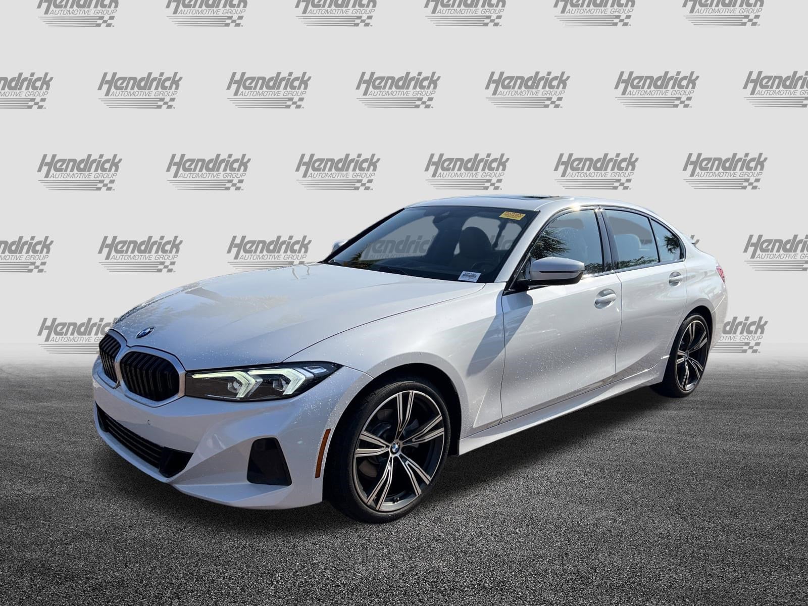 2023 BMW 3 Series 330i photo 4