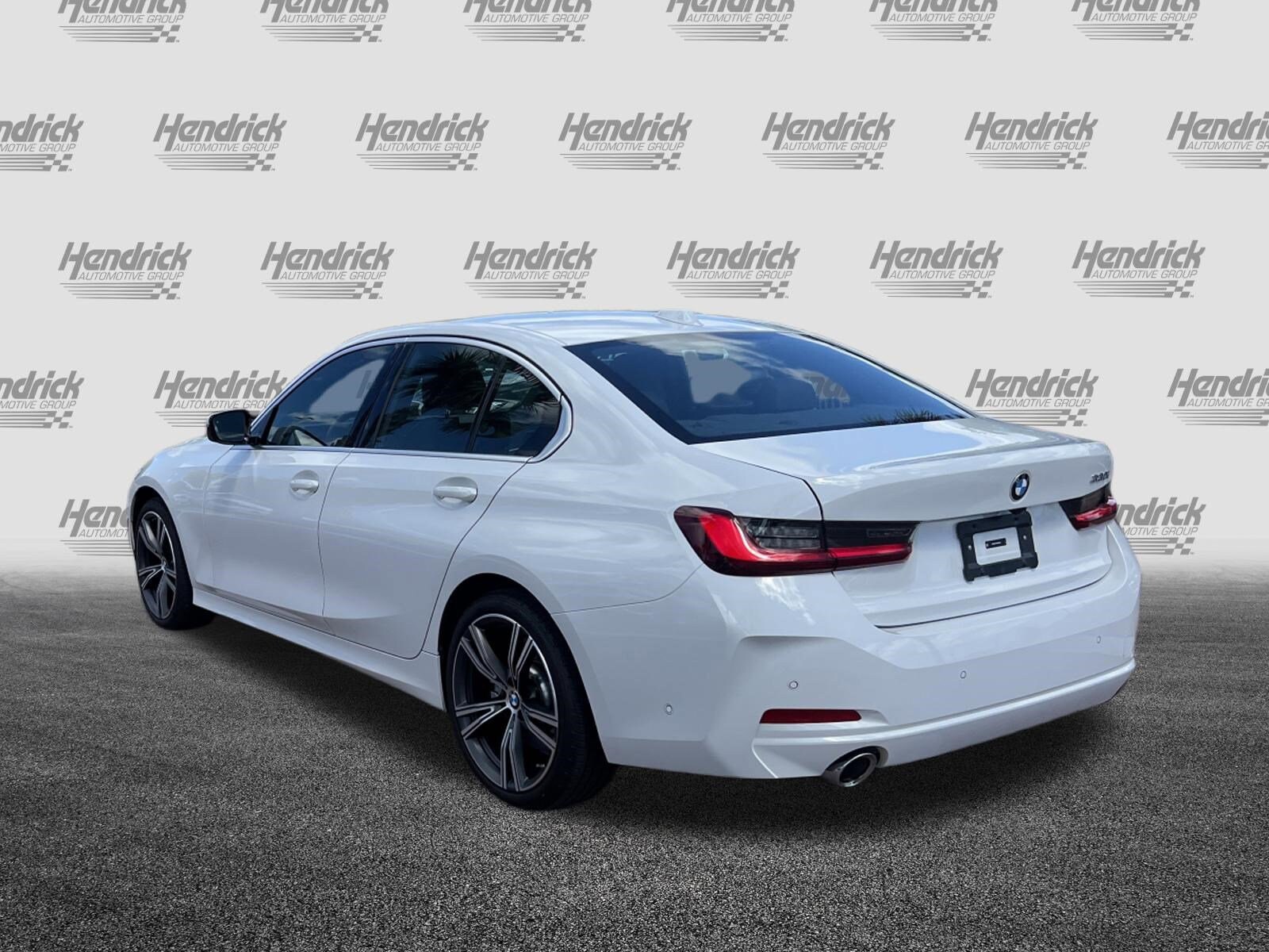 2024 BMW 3 Series 330i photo 3