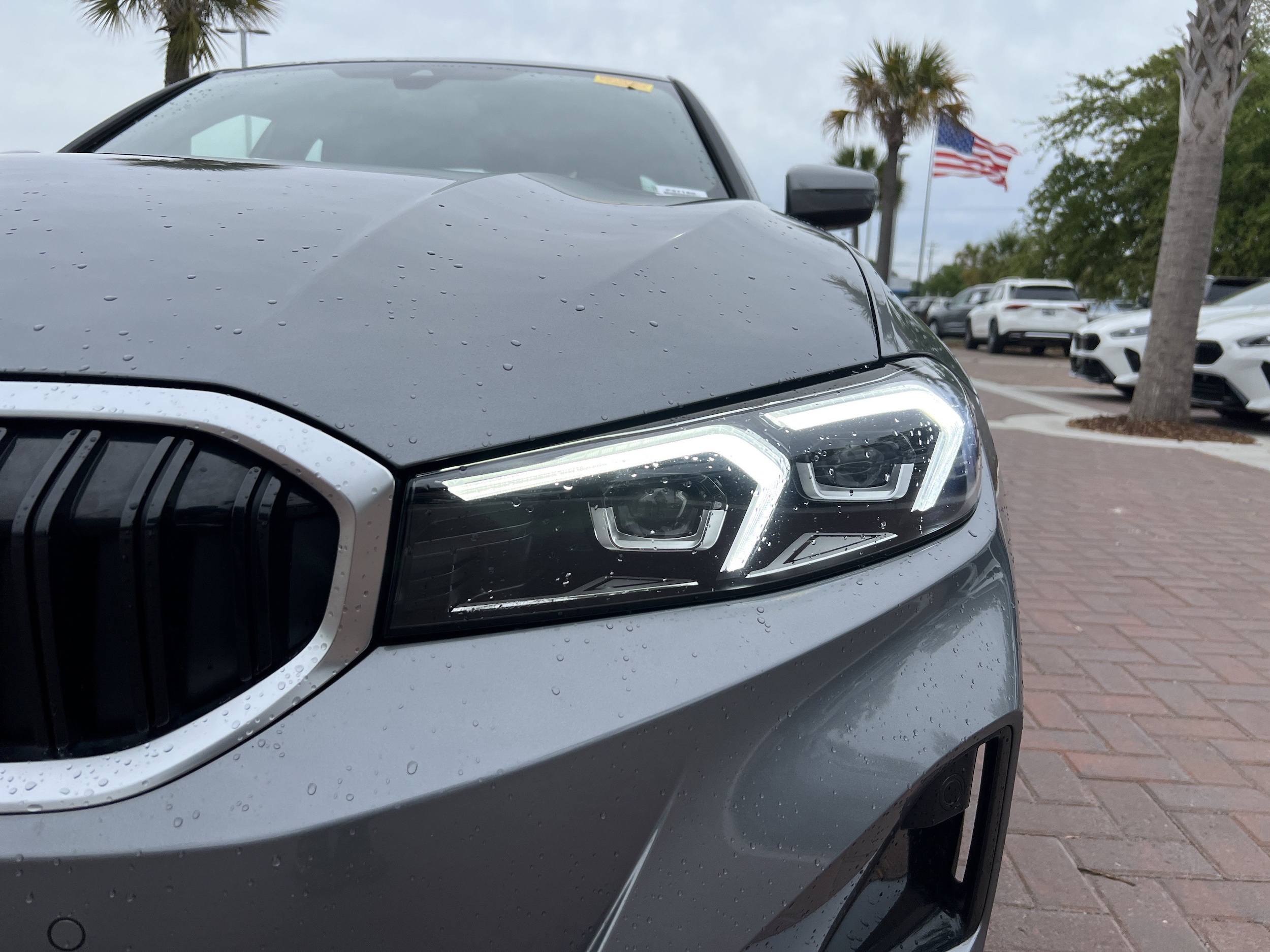 2025 BMW 3 Series 330i photo 4