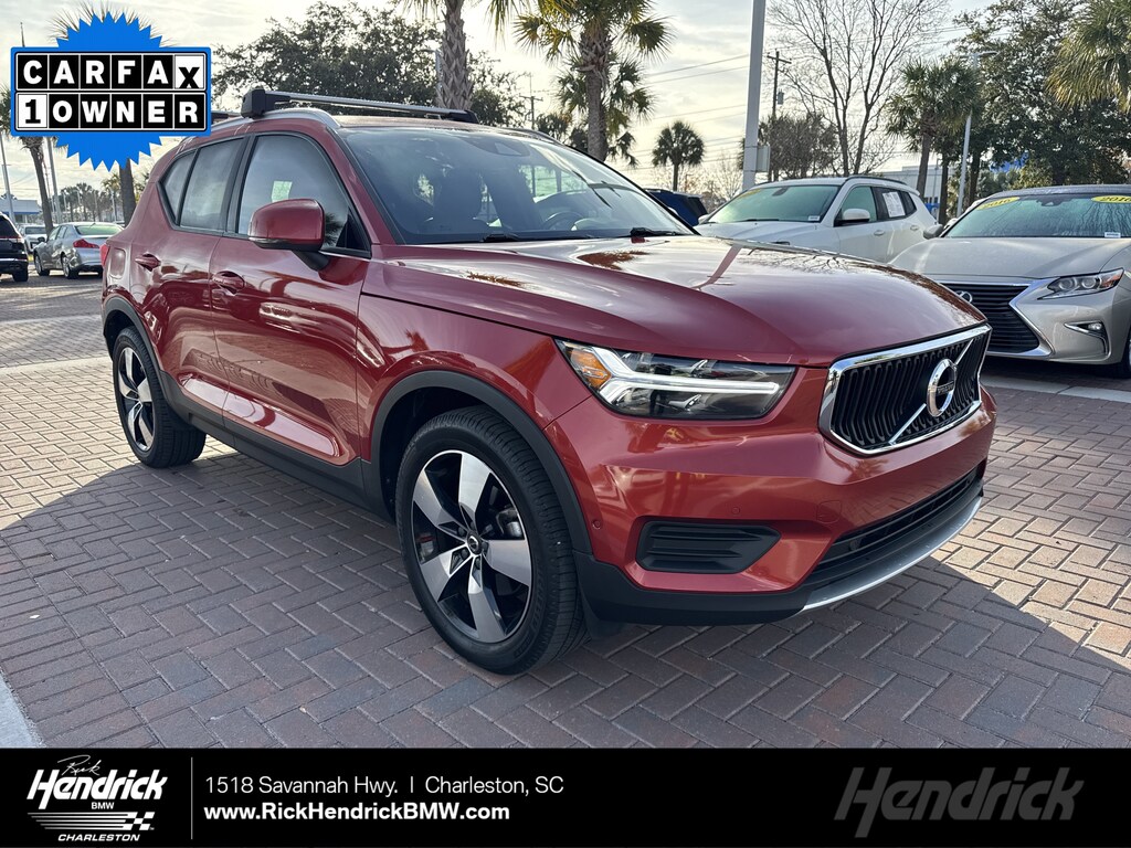 Used 2019 Volvo XC40 Momentum SUV