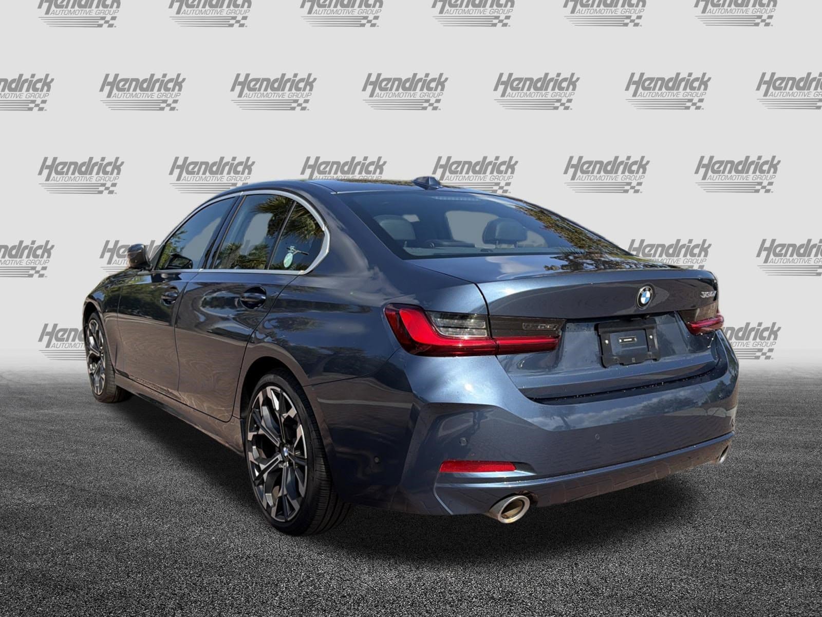 2025 BMW 3 Series 330i photo 3