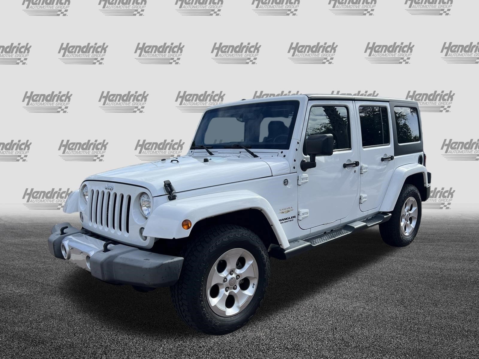 2015 Jeep Wrangler Unlimited Sahara photo 4