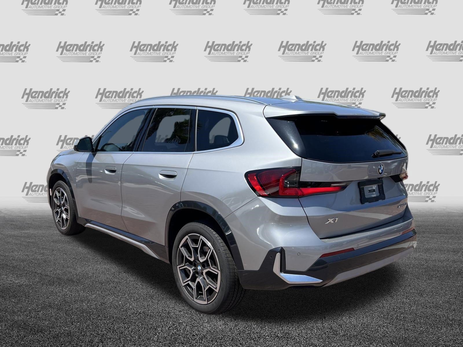 2025 BMW X1 xDrive28i photo 3