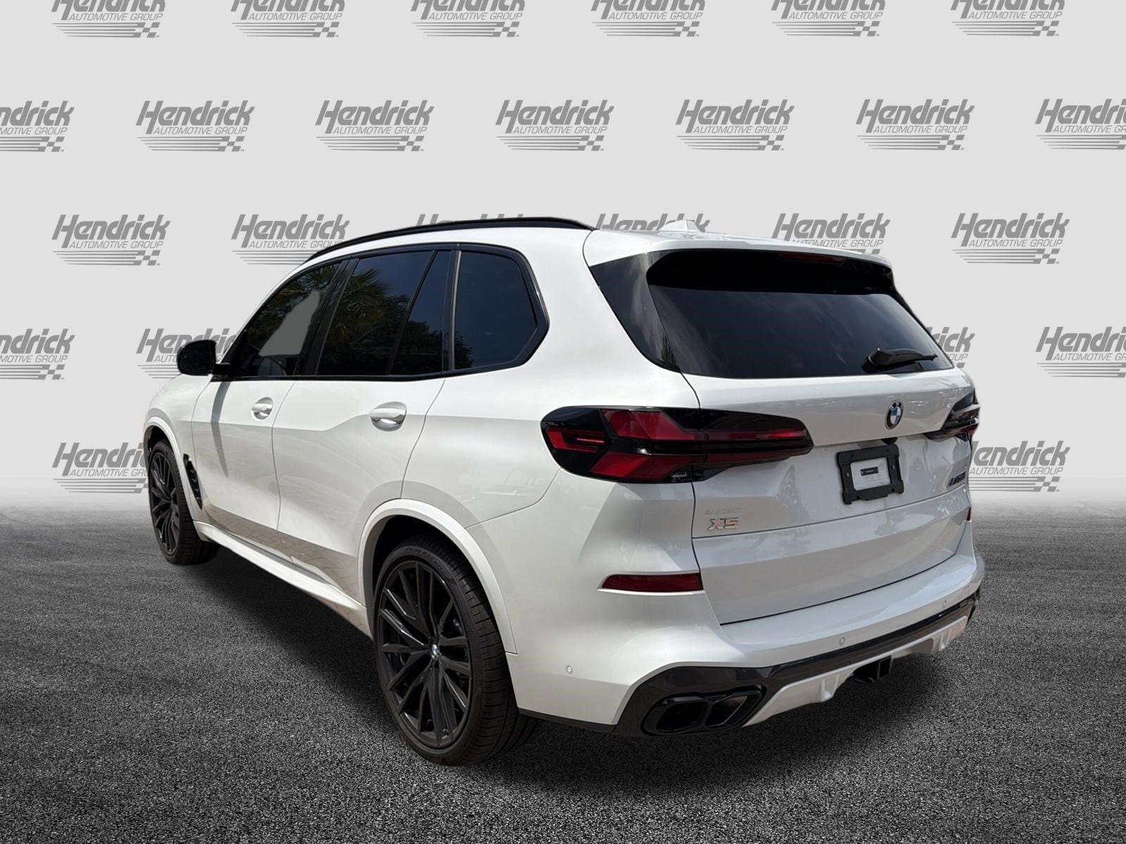 2025 BMW X5 M60i photo 3