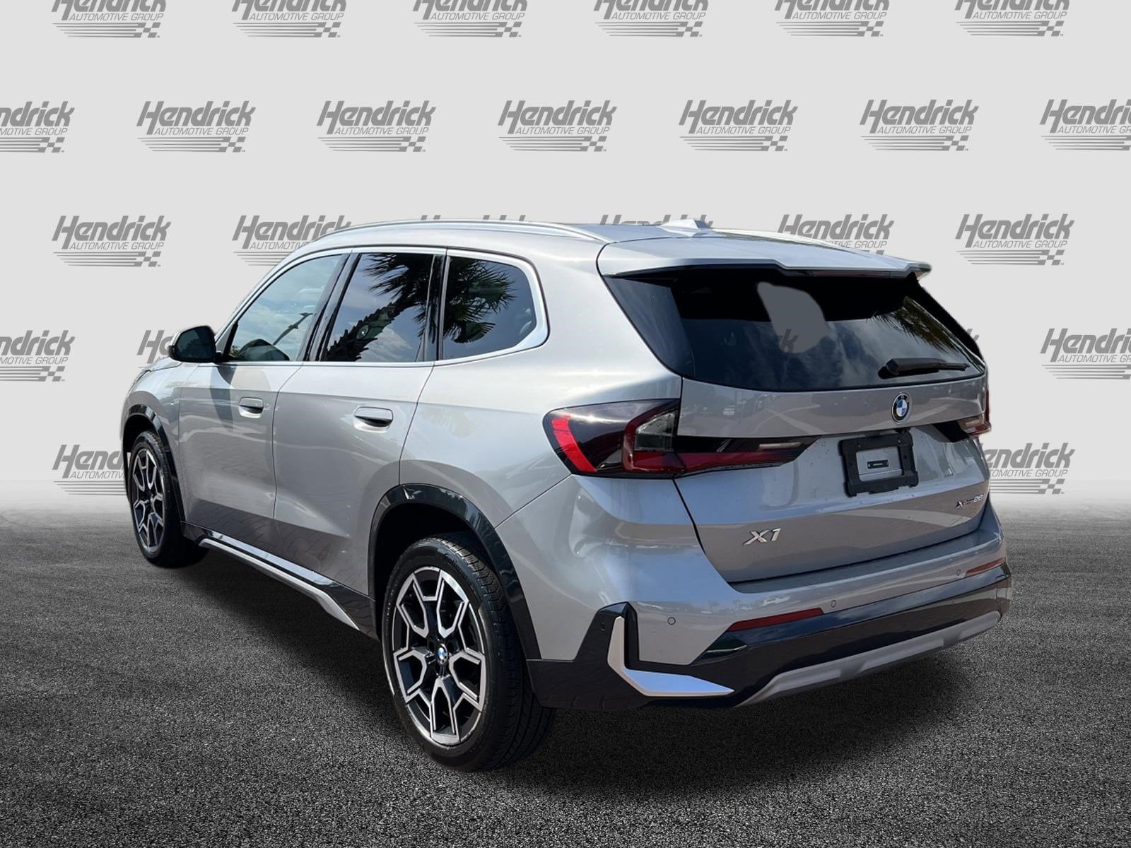 2025 BMW X1 xDrive28i photo 3