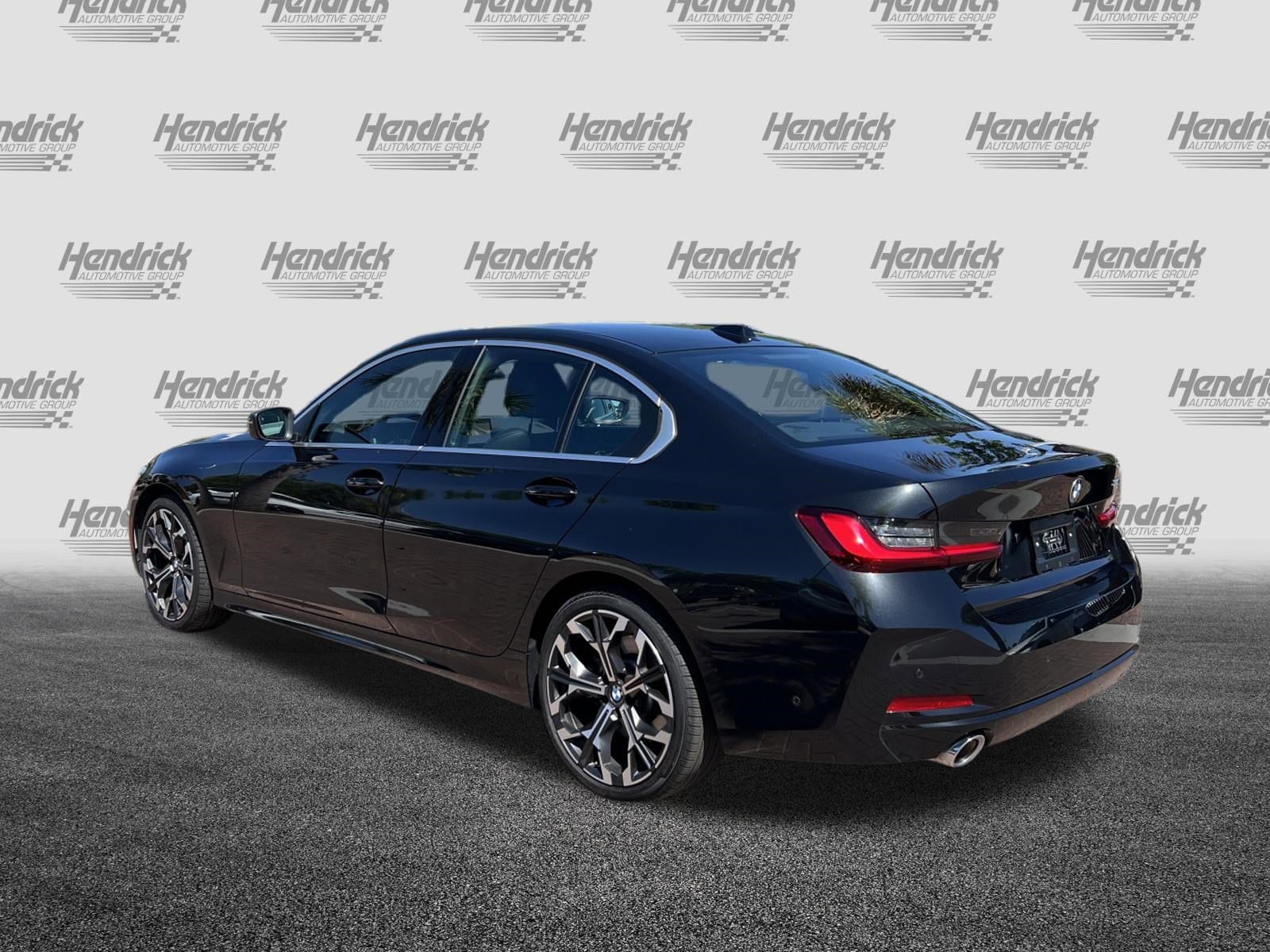 2025 BMW 3 Series 330i photo 3