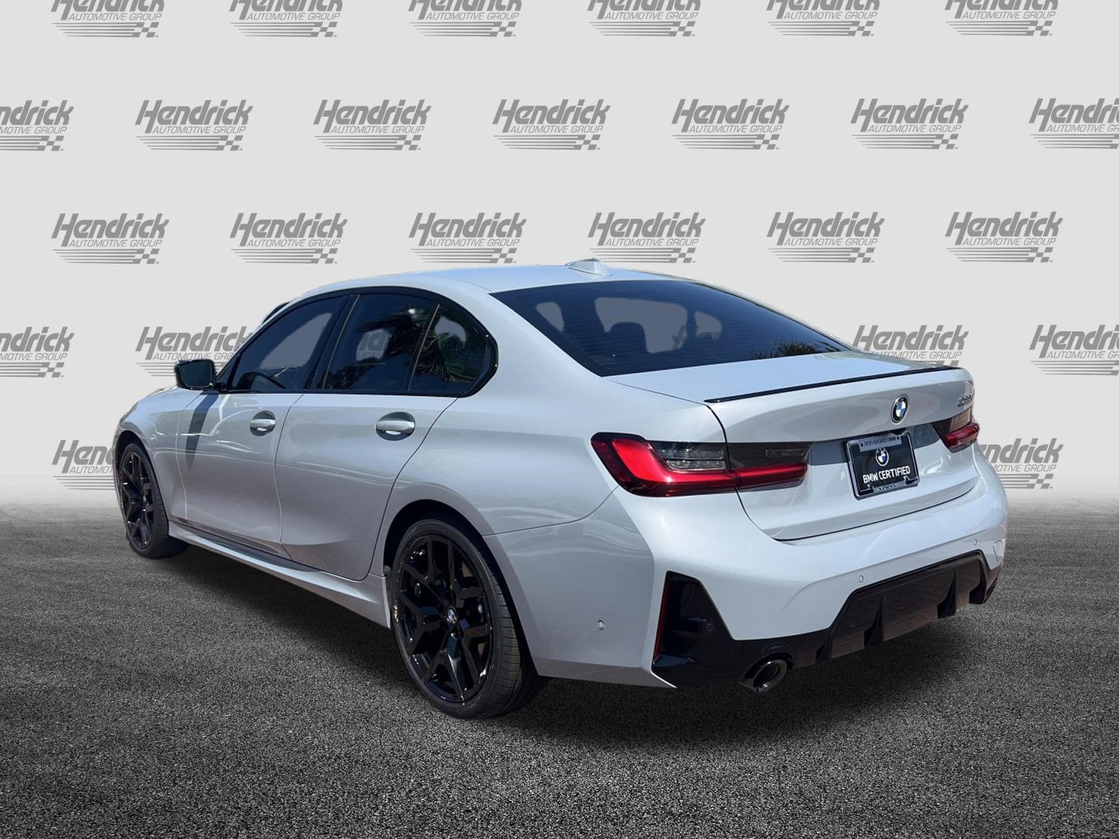 2025 BMW 3 Series 330i photo 3