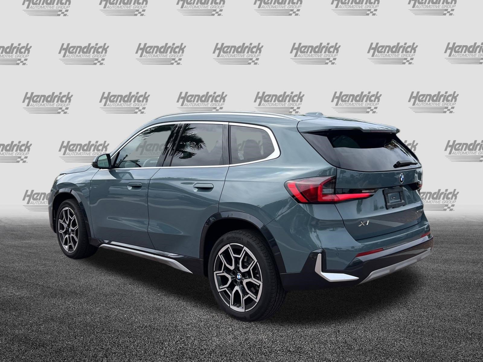 2025 BMW X1 xDrive28i photo 3