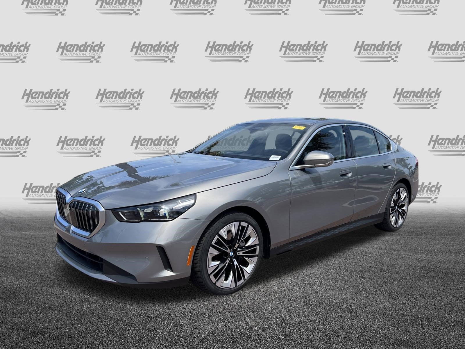 2025 BMW 5 Series 540i xDrive photo 4