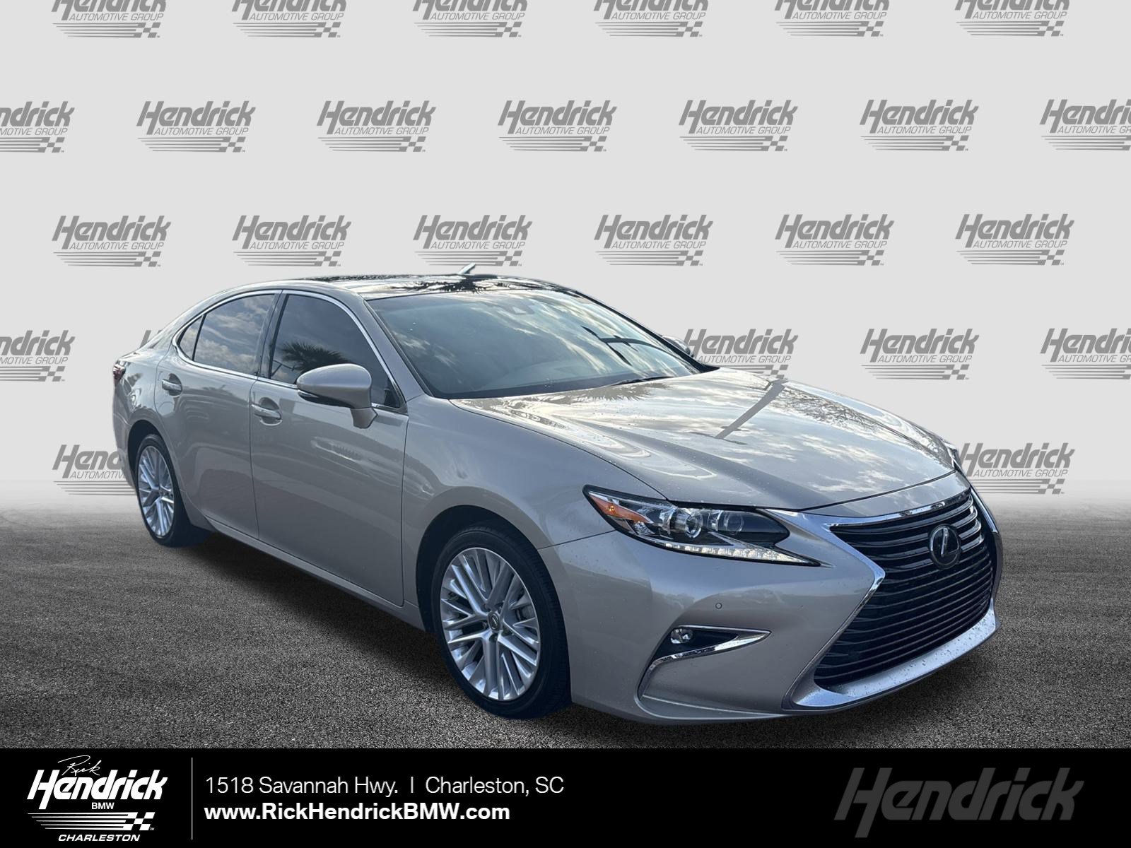 2016 Lexus ES 350's photo