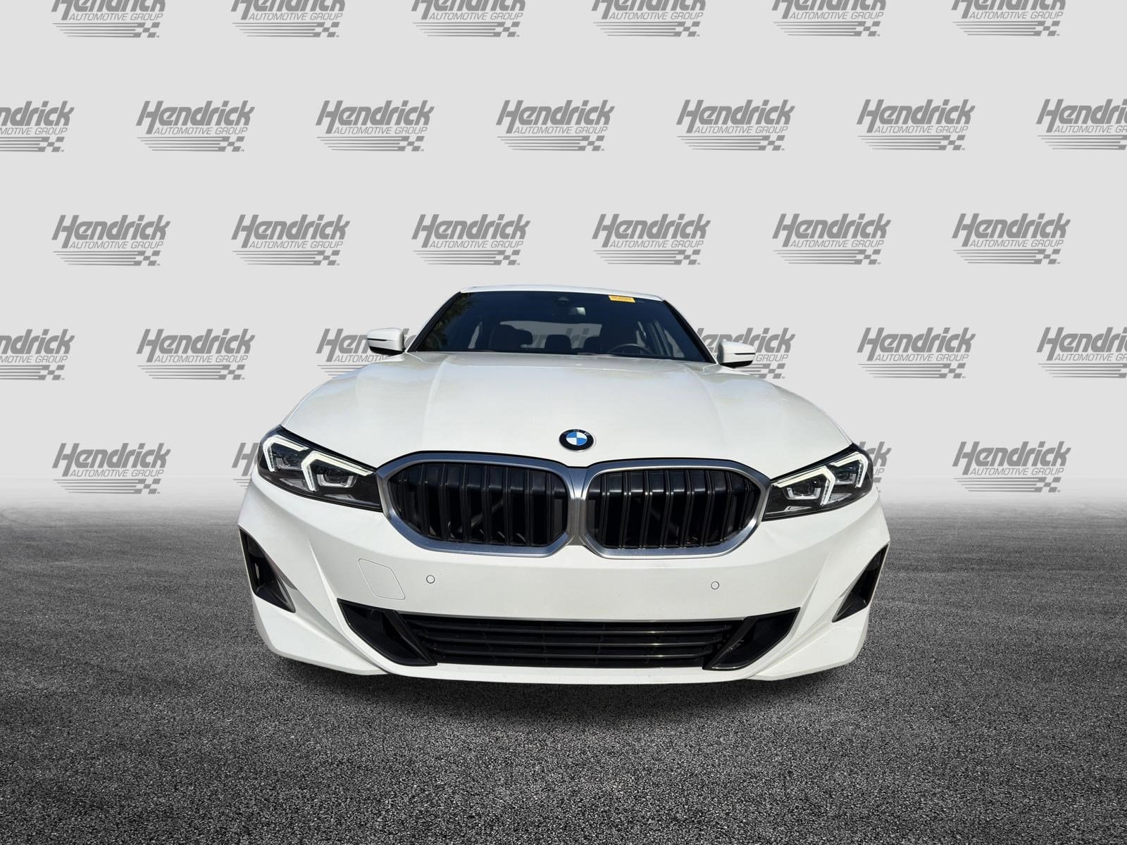 2023 BMW 3 Series 330i xDrive photo 2