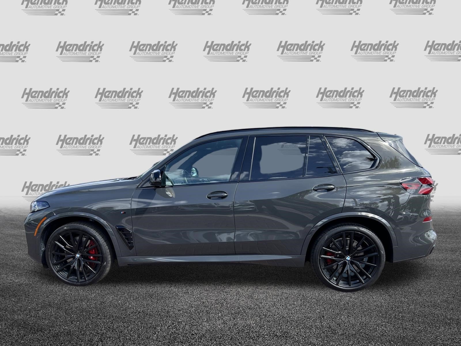 2025 BMW X5 M60i photo 6