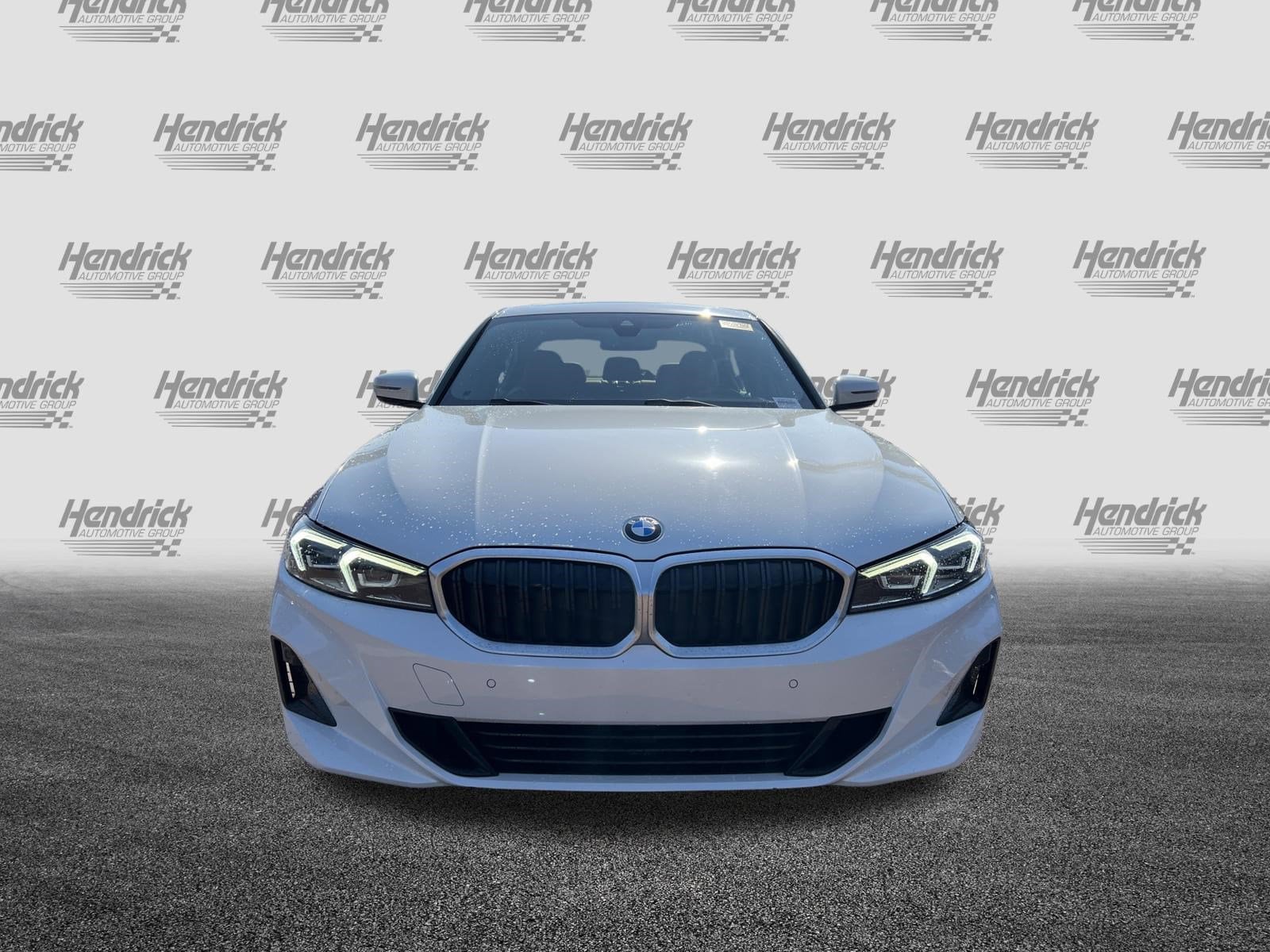 2023 BMW 3 Series 330i photo 2