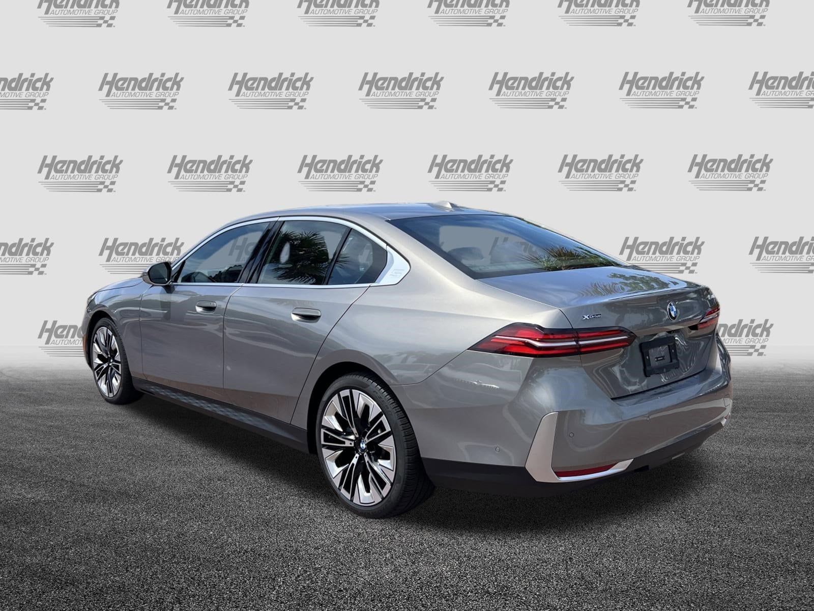 2025 BMW 5 Series 540i xDrive photo 3