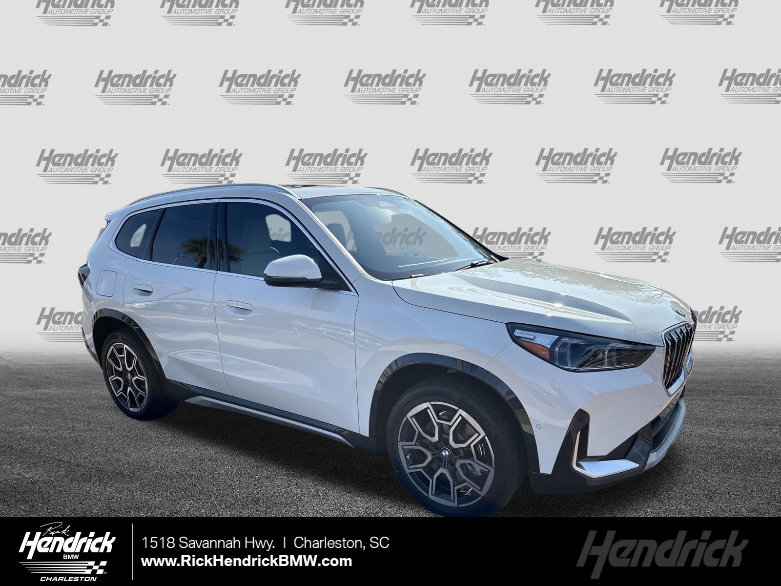 2026 BMW X1 28i's photo