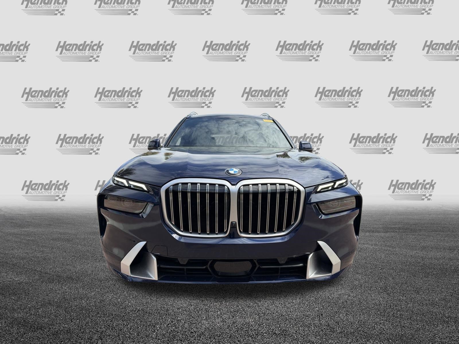 2025 BMW X7 xDrive40i photo 2