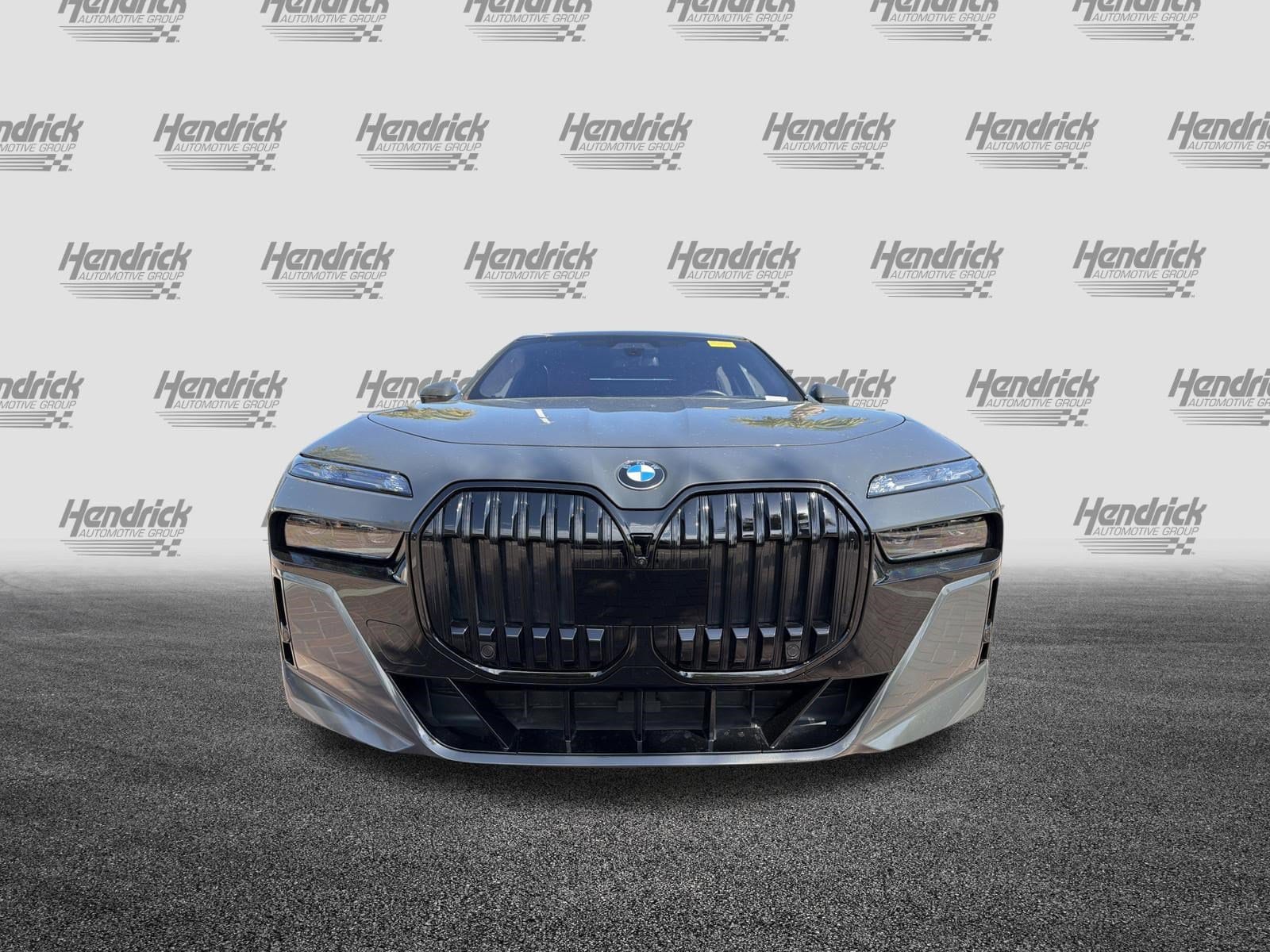 2023 BMW 7 Series 760i xDrive photo 2