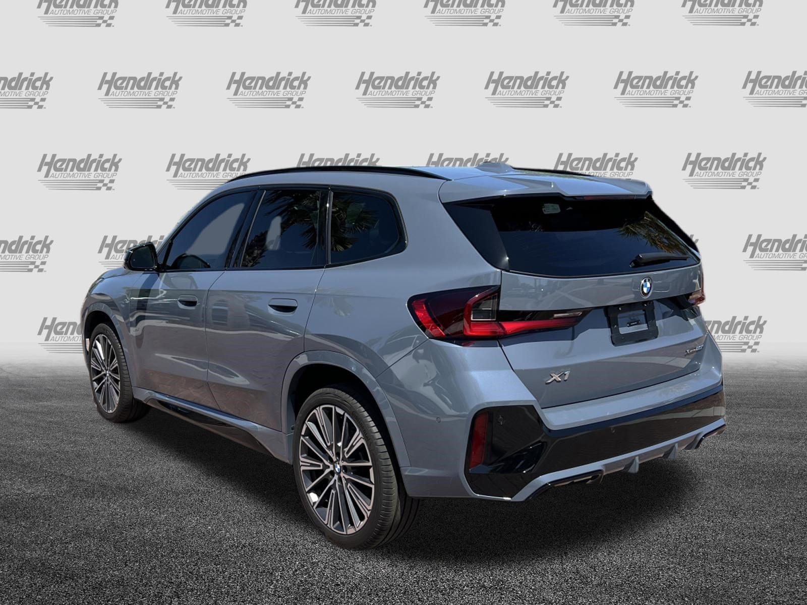 2025 BMW X1 xDrive28i photo 3