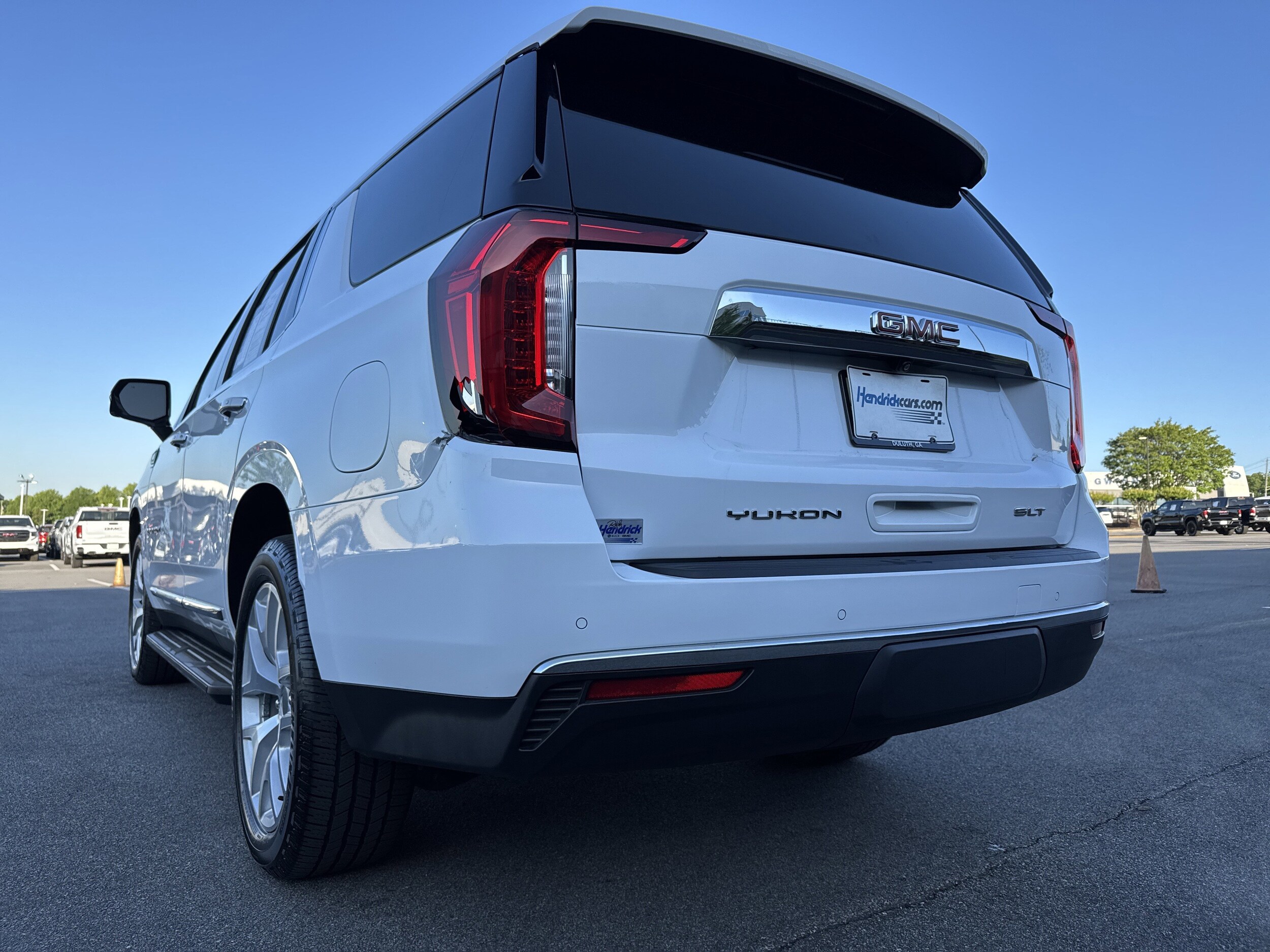 2023 GMC Yukon SLT photo 6