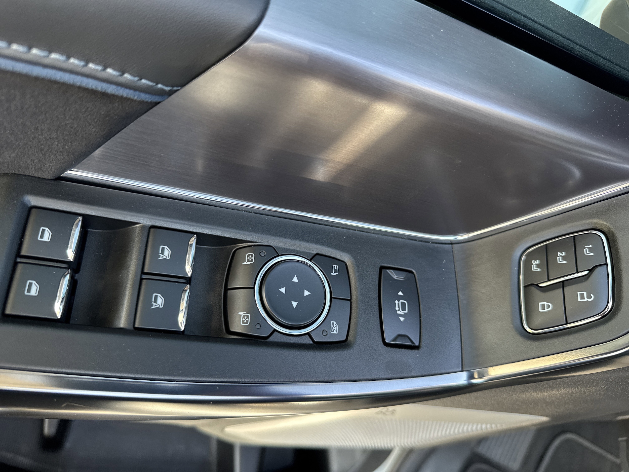 2026 Ford Super Duty F-450 DRW Platinum photo 6