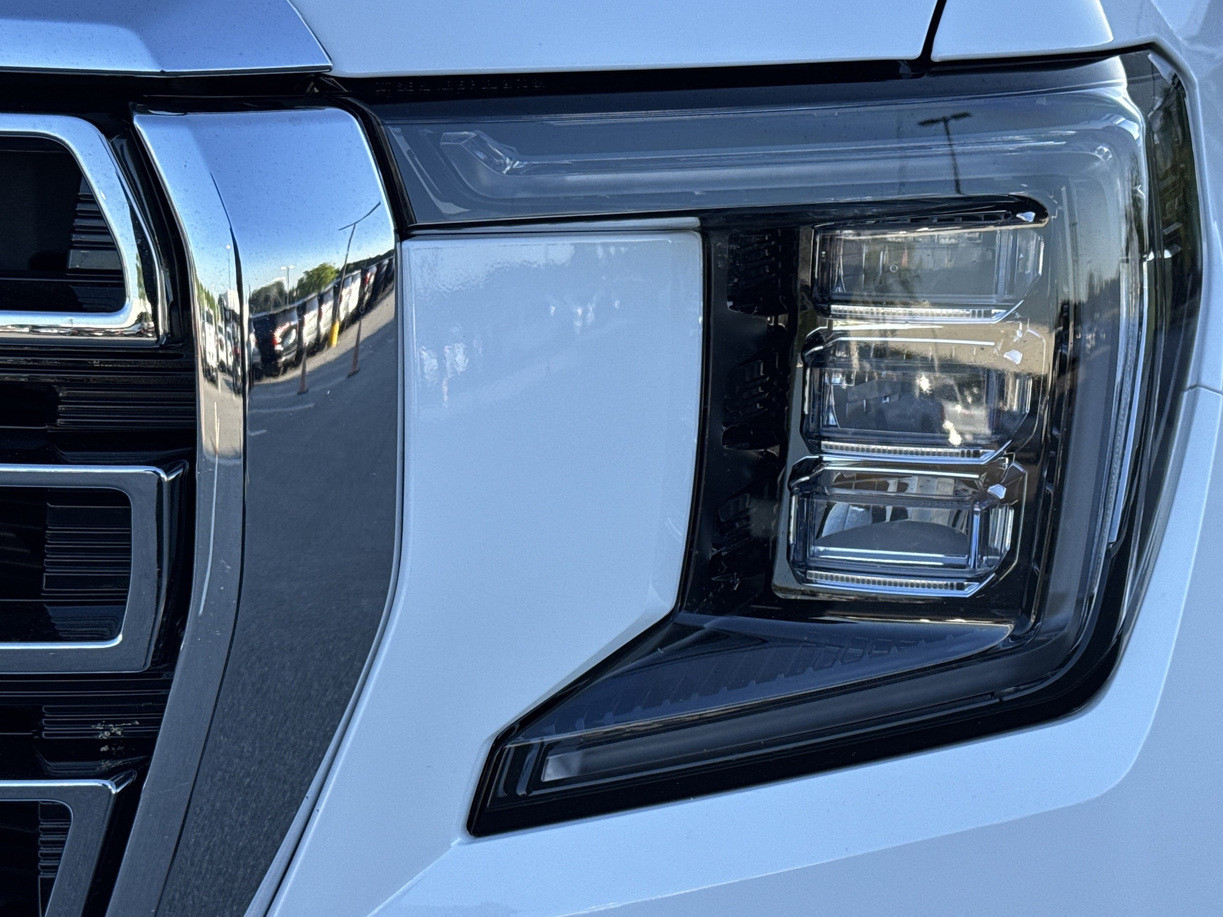 2023 GMC Yukon SLT photo 4