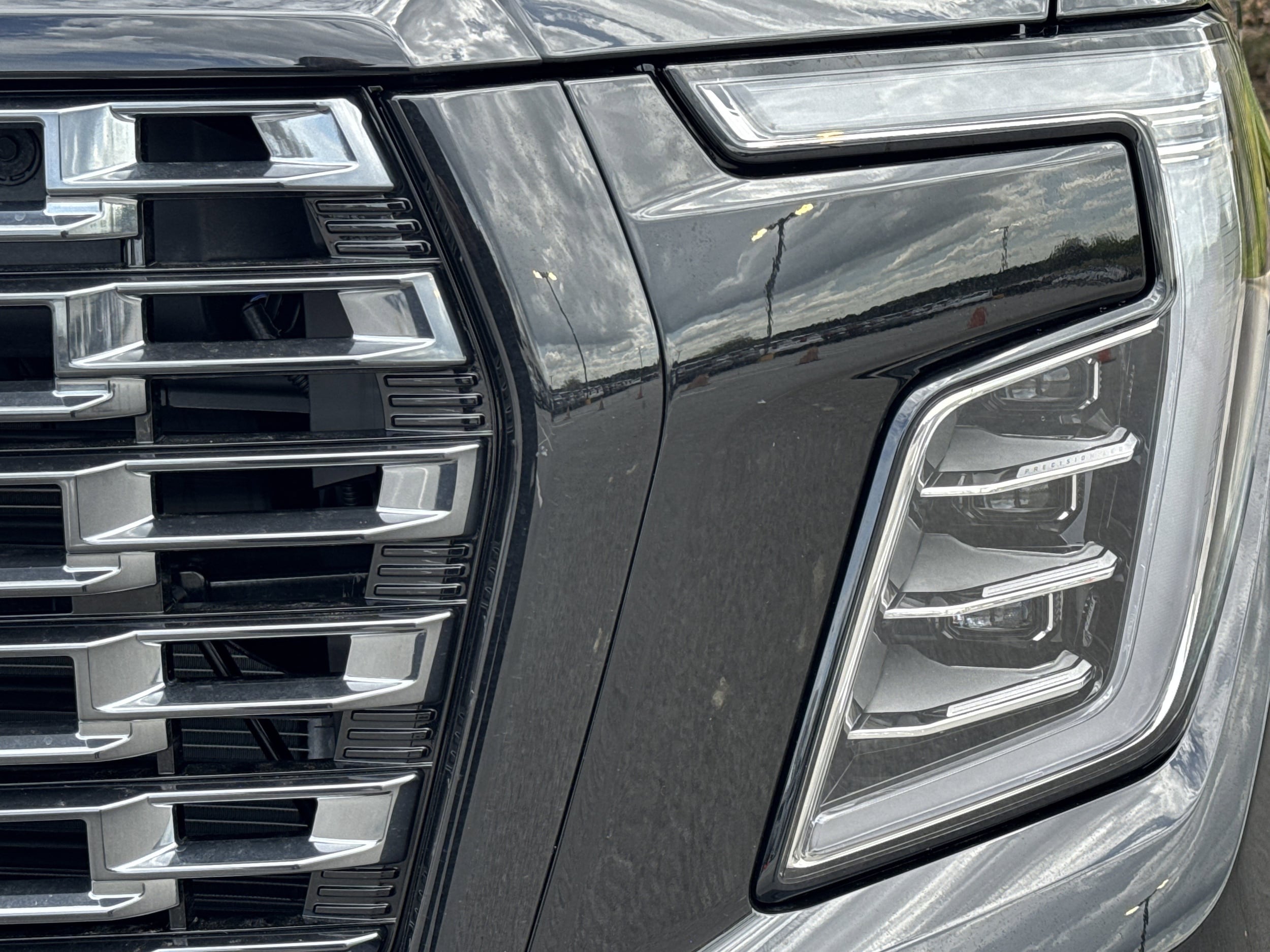 2026 GMC Yukon Denali Ultimate photo 4