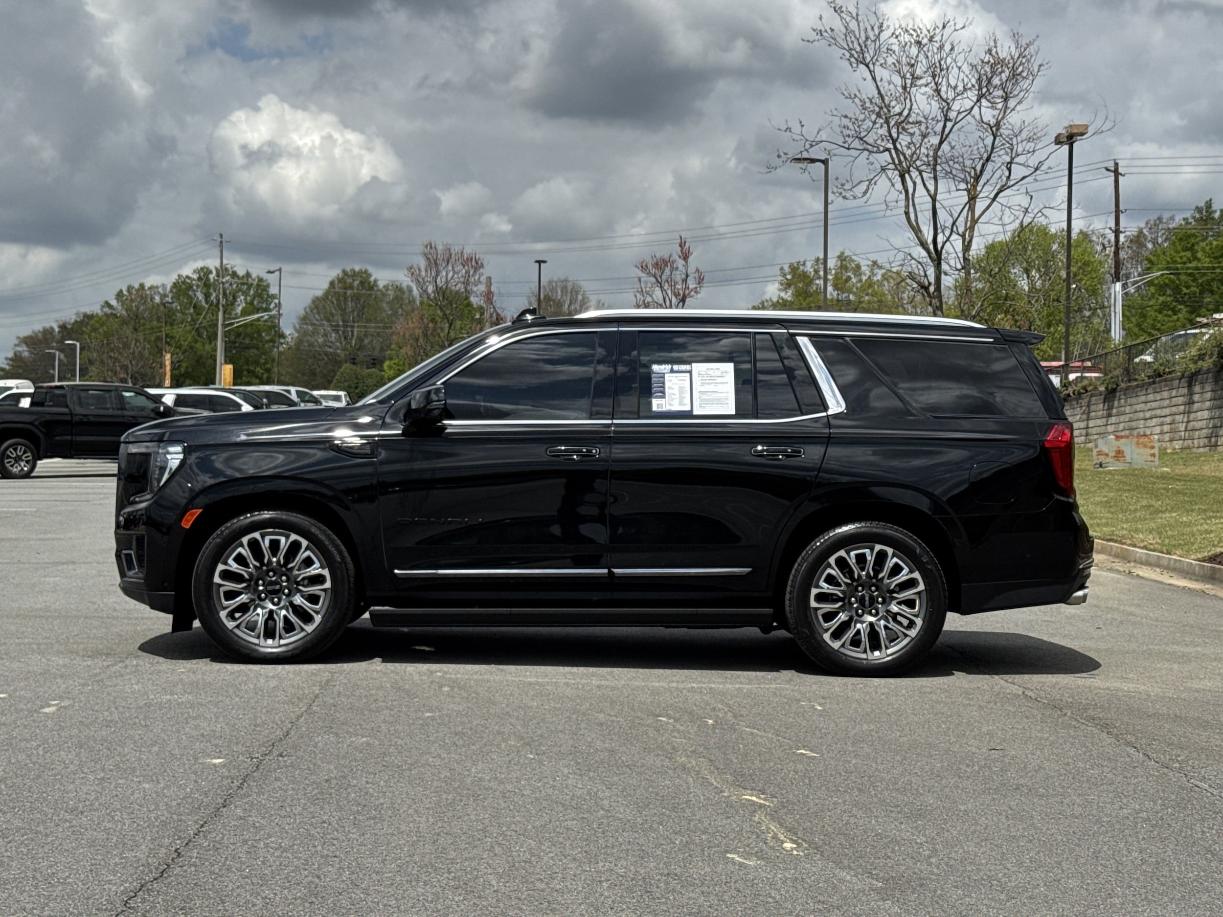 2024 GMC Yukon Denali Ultimate photo 5