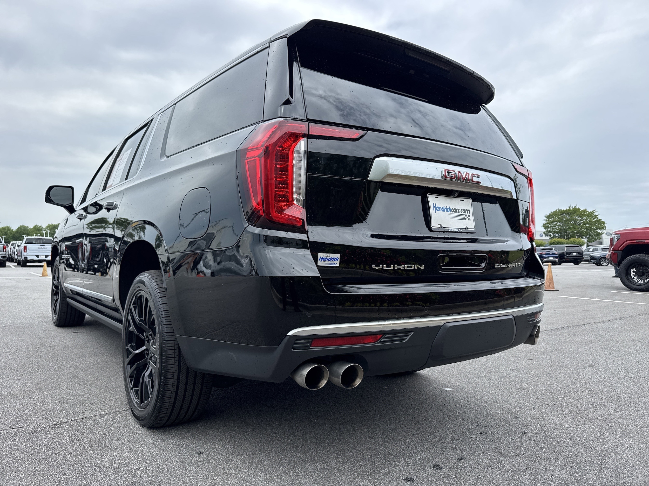 2023 GMC Yukon XL Denali photo 3